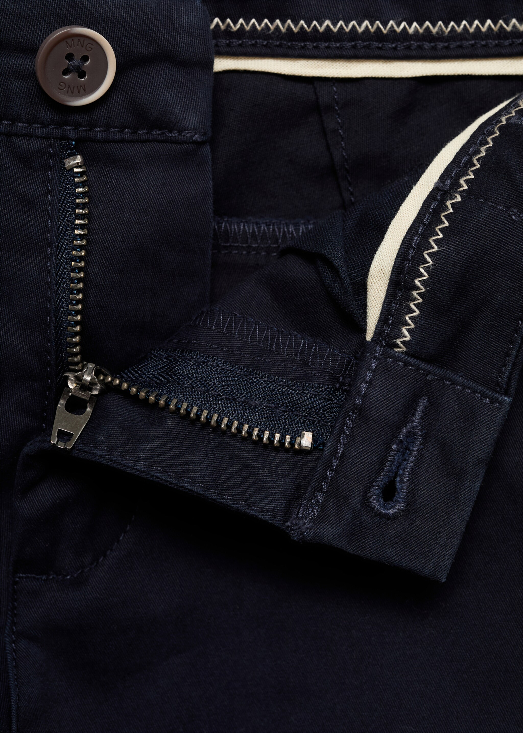 Plain chino trousers - Details of the article 8