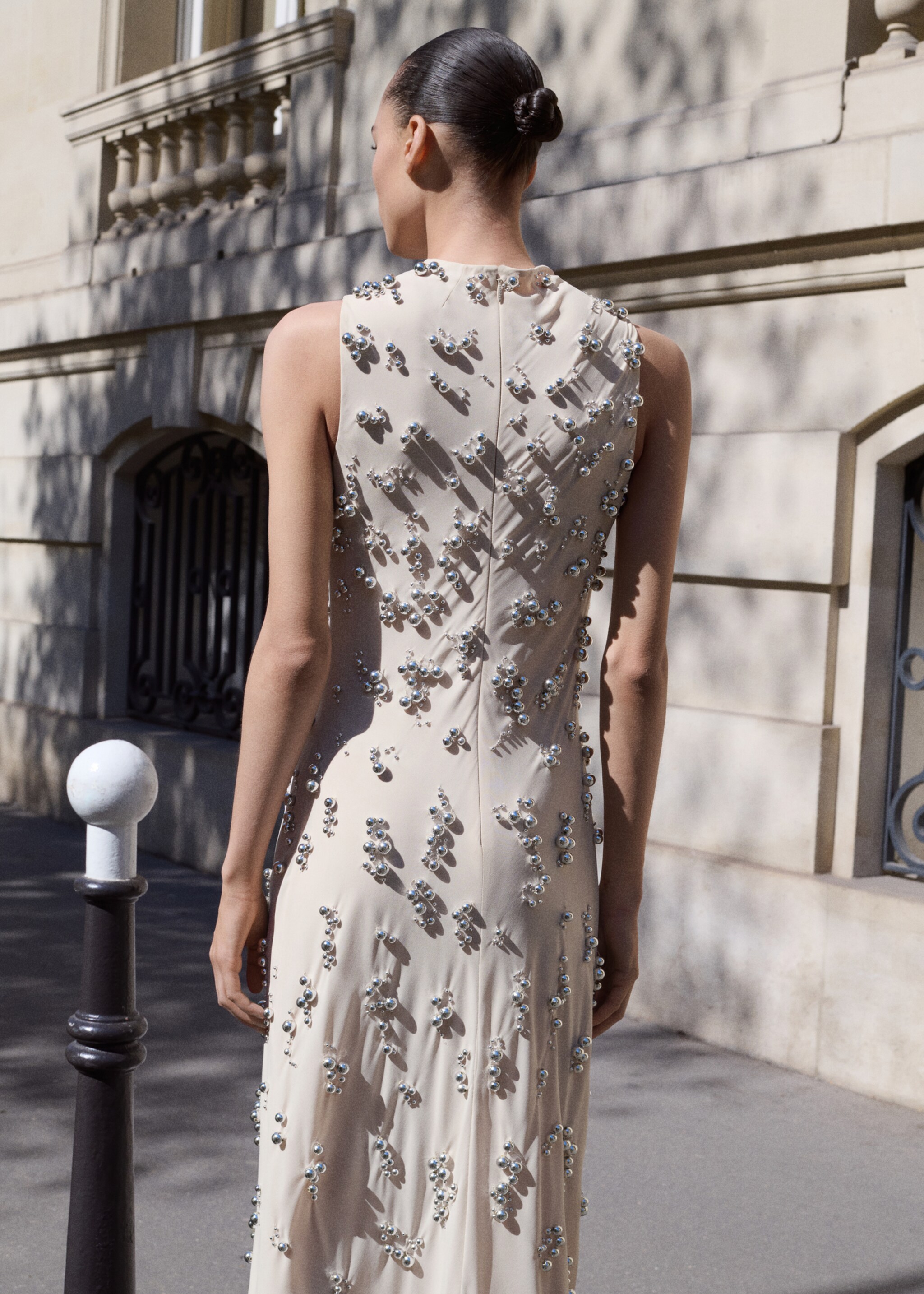 Vestido comprido com esferas bordadas - Verso do artigo