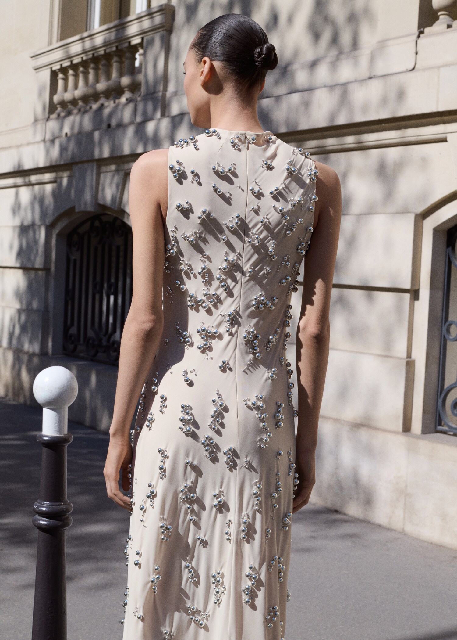 Long dress with embroidered spheres - Reverse of the article