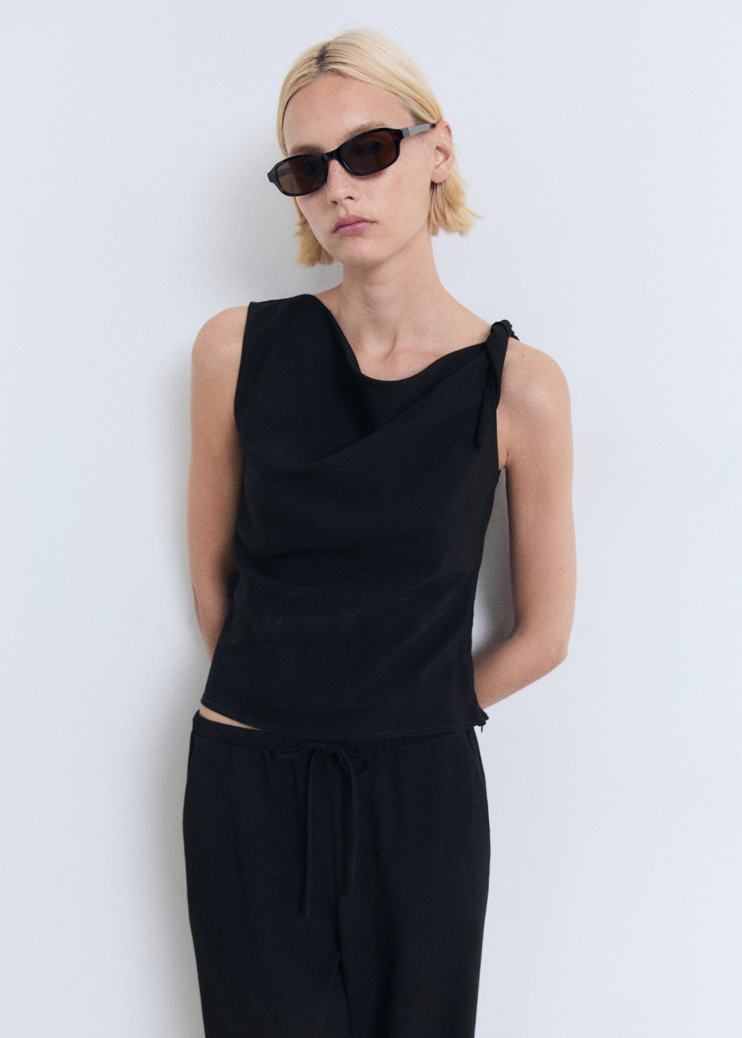 Asymmetrical draped top with straps - Details of the article 6