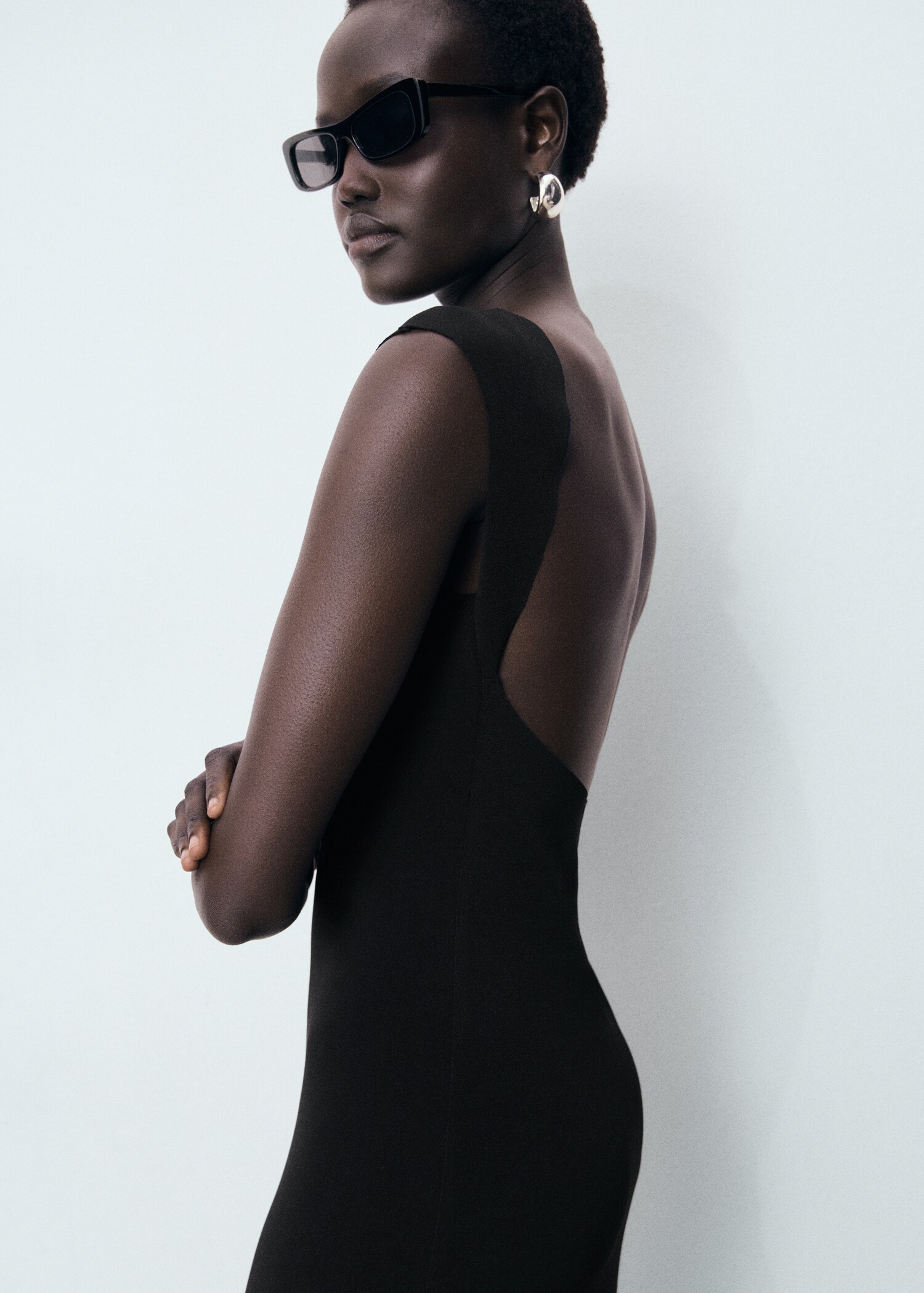 Kleid mit Rückenausschnitt - Detail des Artikels 4
