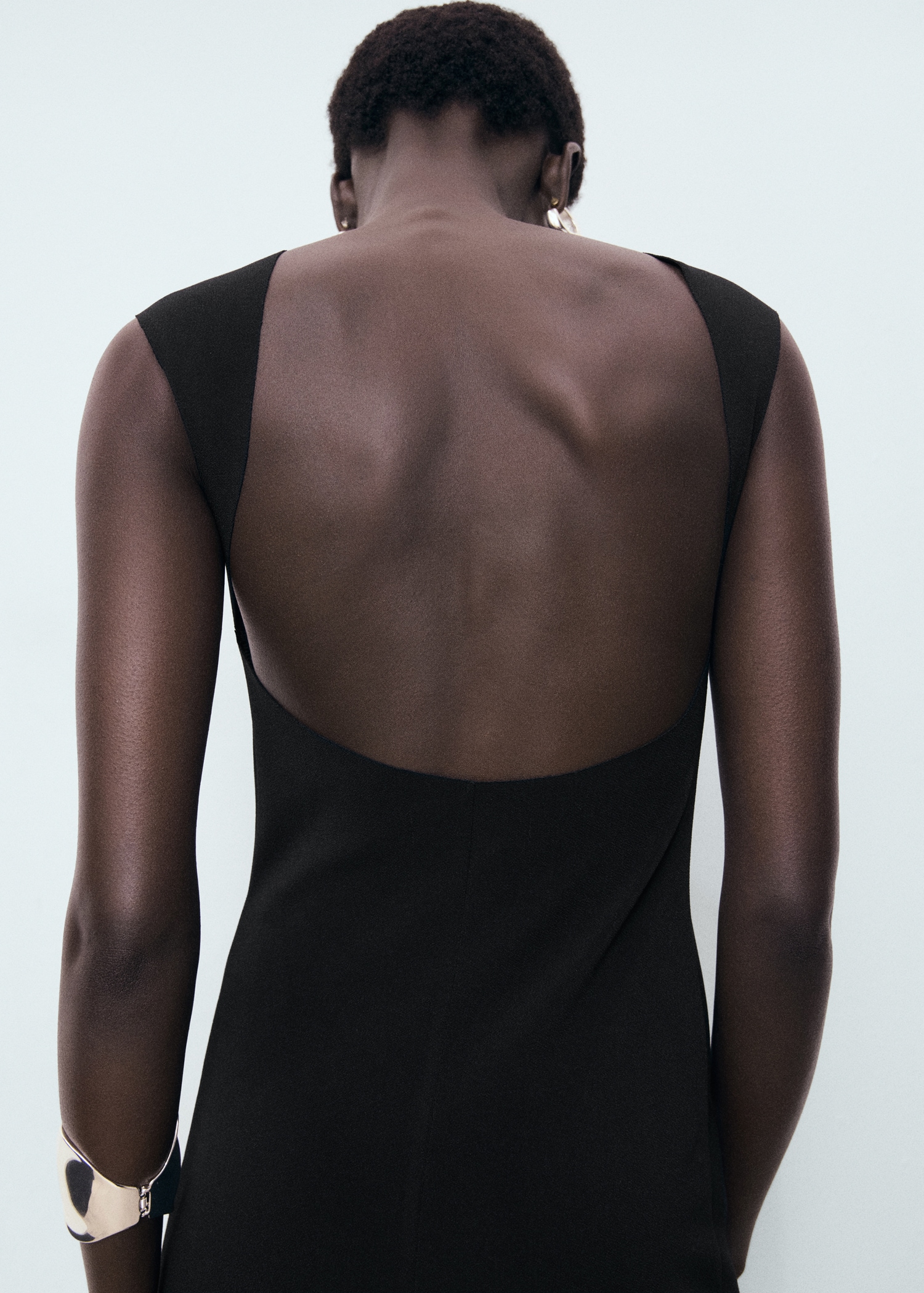 Kleid mit Rückenausschnitt - Detail des Artikels 6