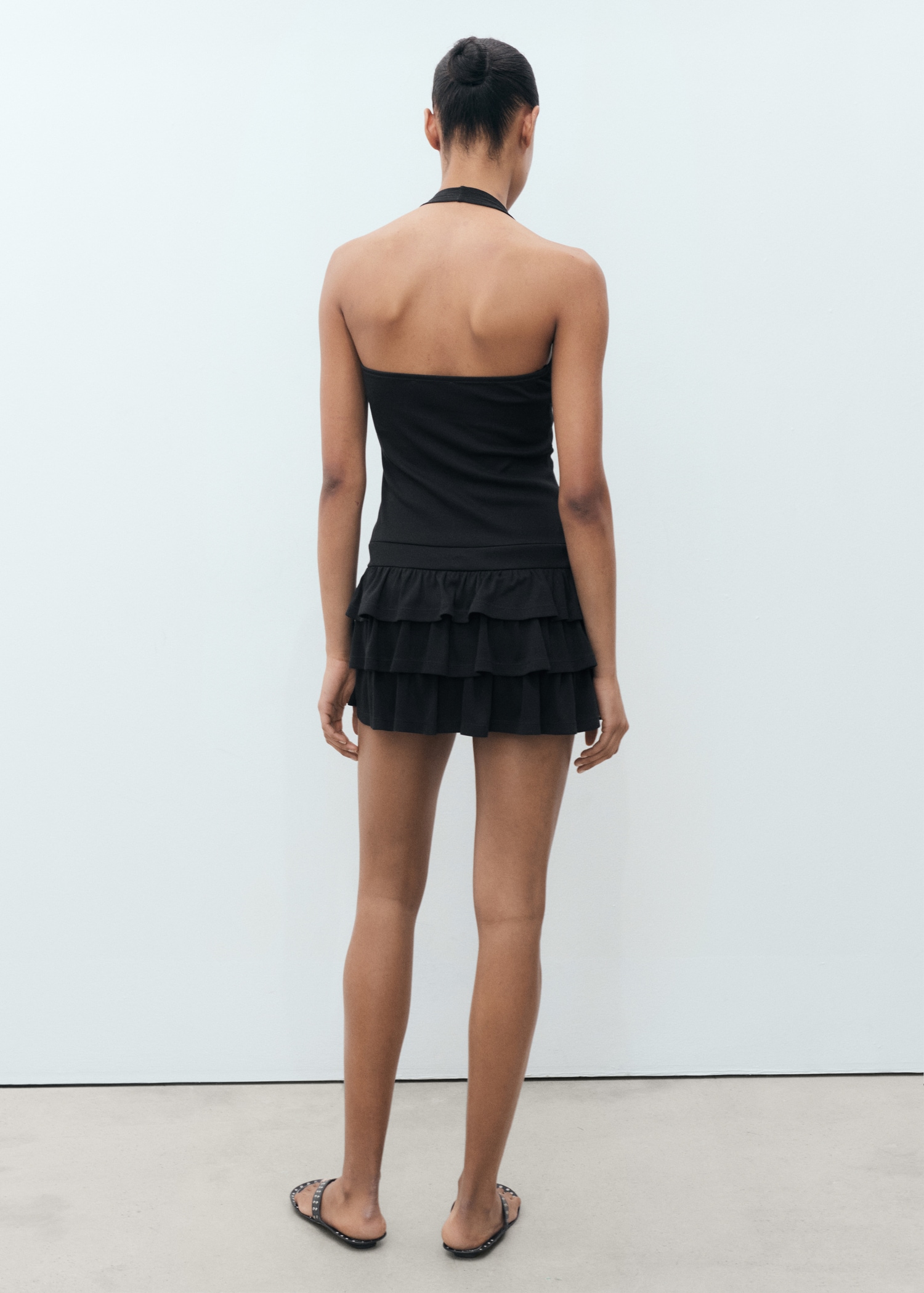 Short ruffled dress - Reverse of the article