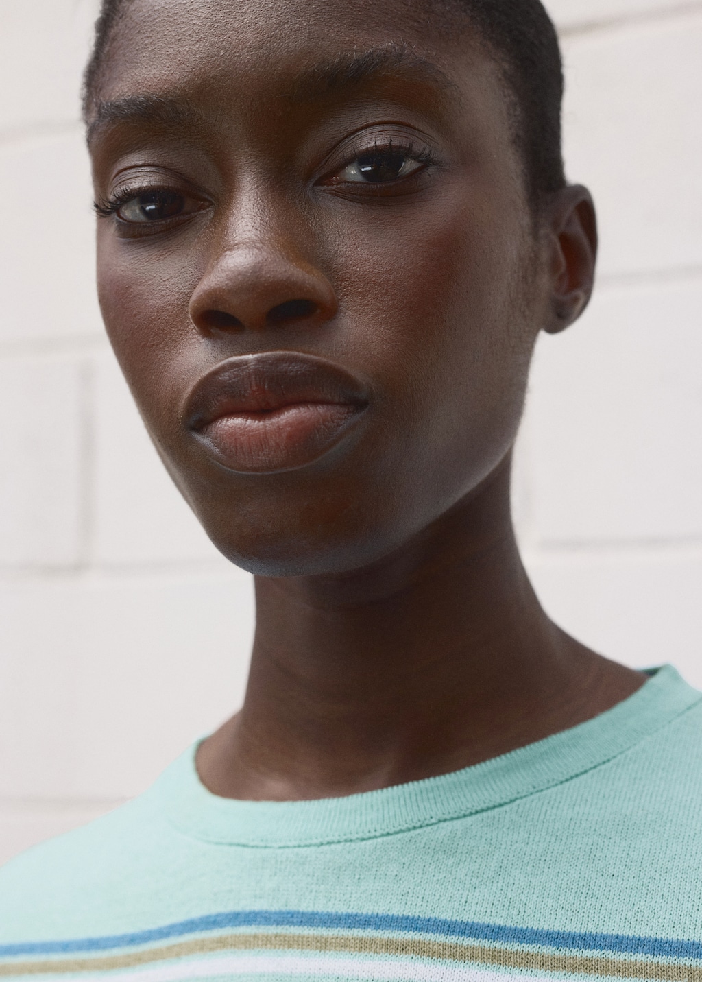 Short-sleeved sweater with combined stripes
