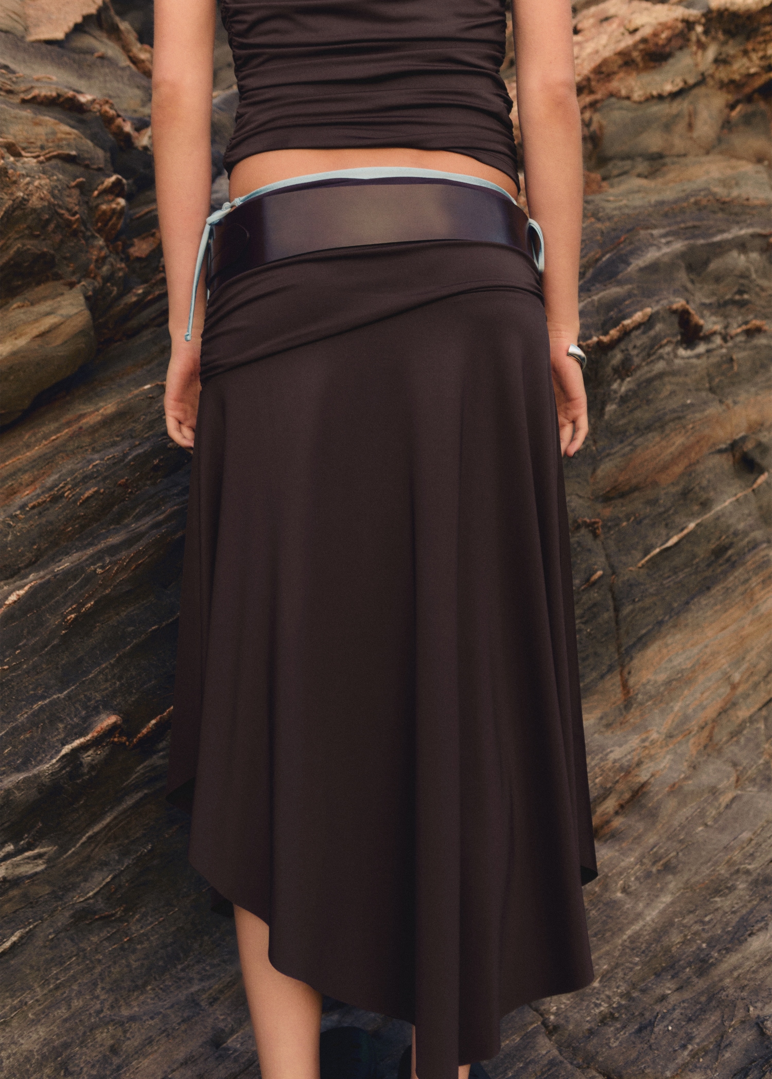 Drapiertes Midi-Kleid - Rückseite des Artikels