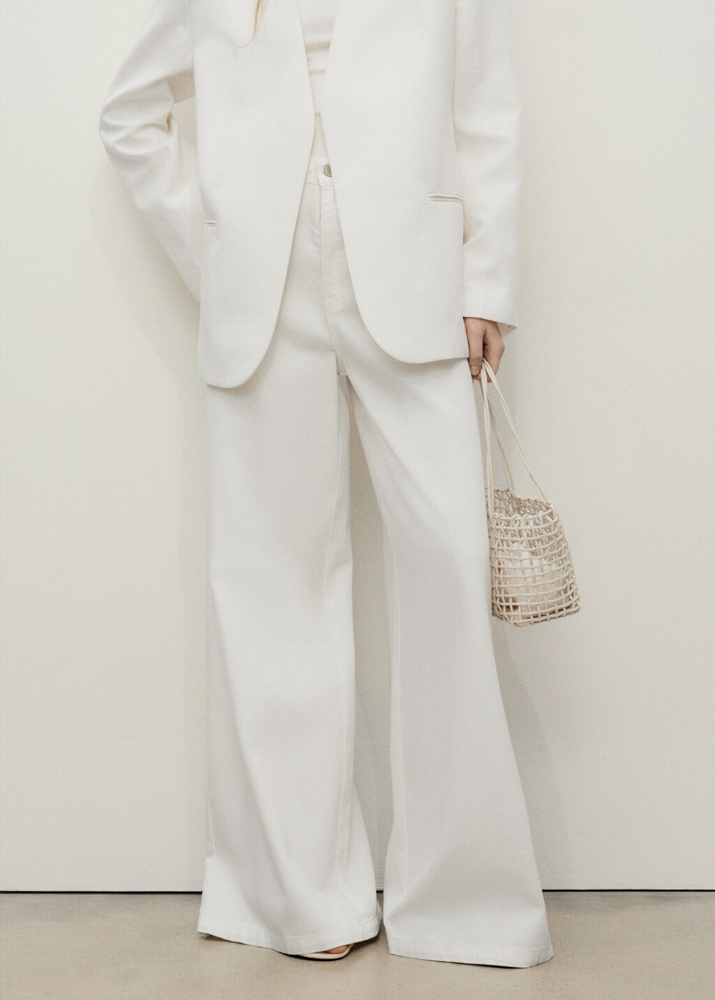 High-rise wideleg jeans - Women | MANGO Pakistan