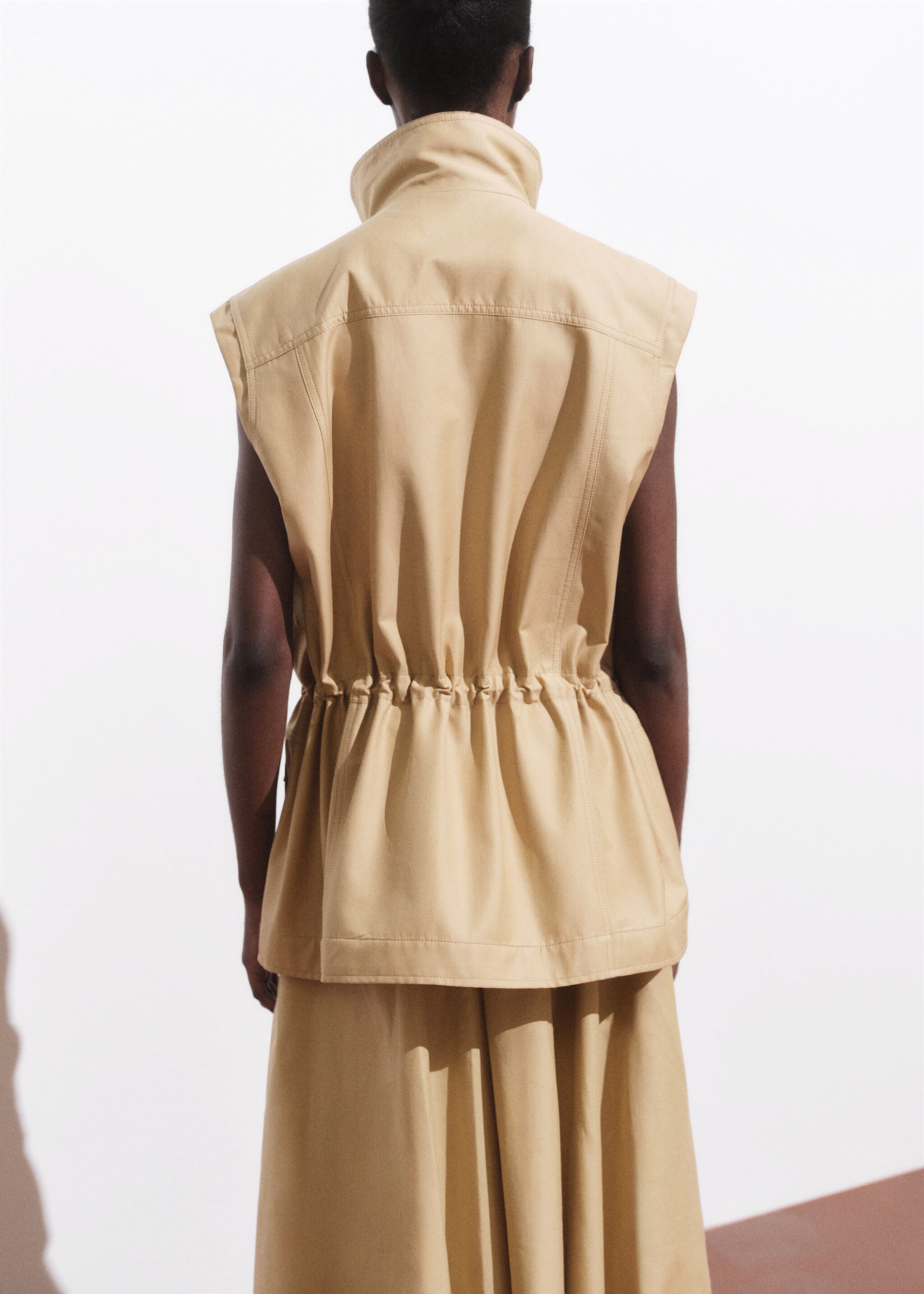Oversized waistcoat with cargo pockets - Reverse of the article