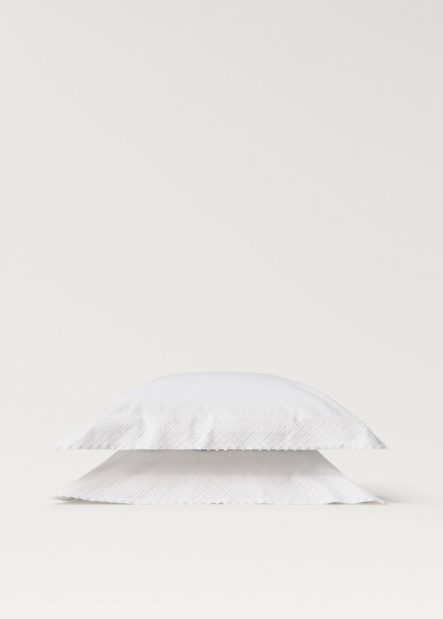 Two pillowcases with lace detail 60x60 cm - Details of the article 1