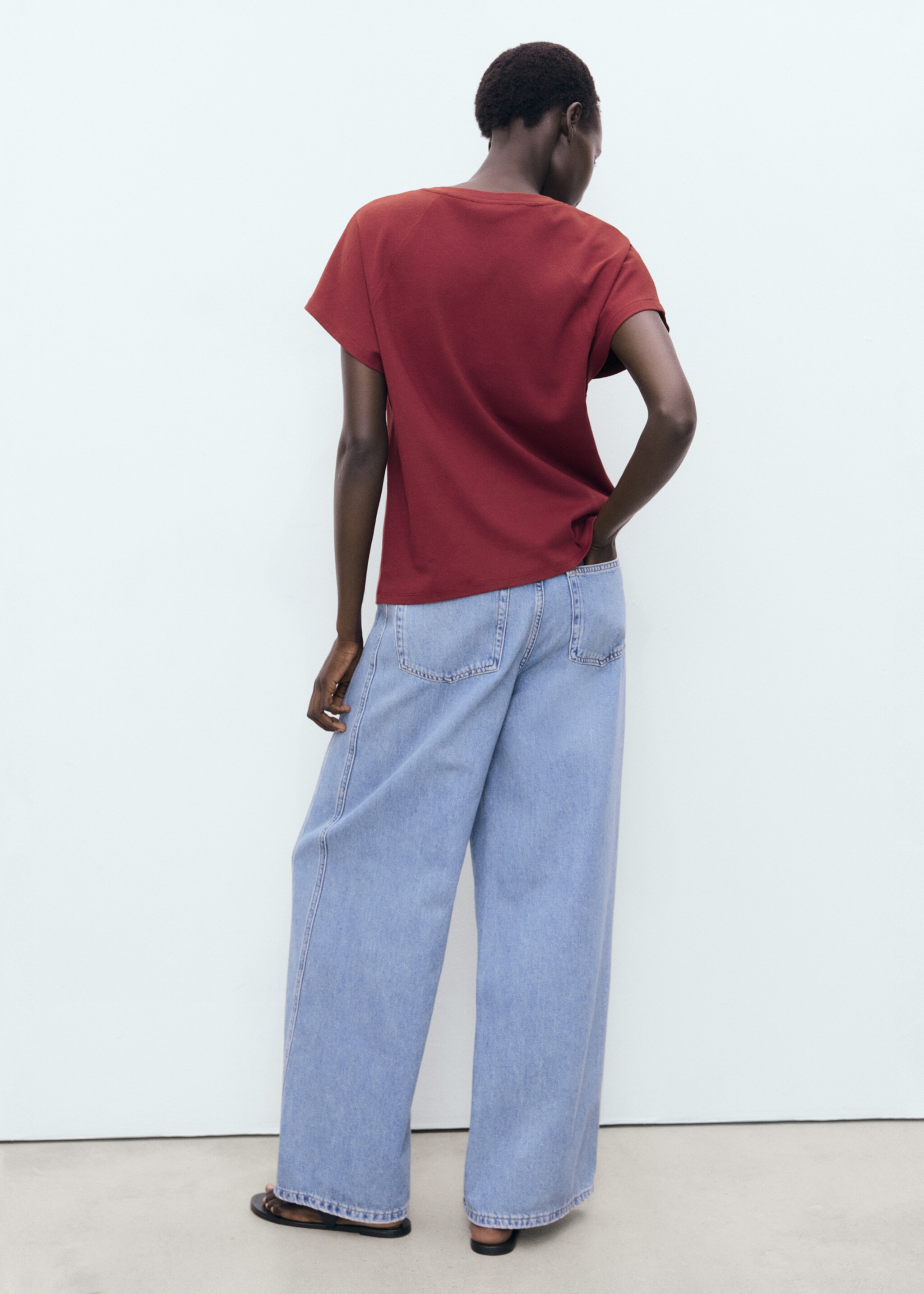 Rounded neck cotton t-shirt - Reverse of the article