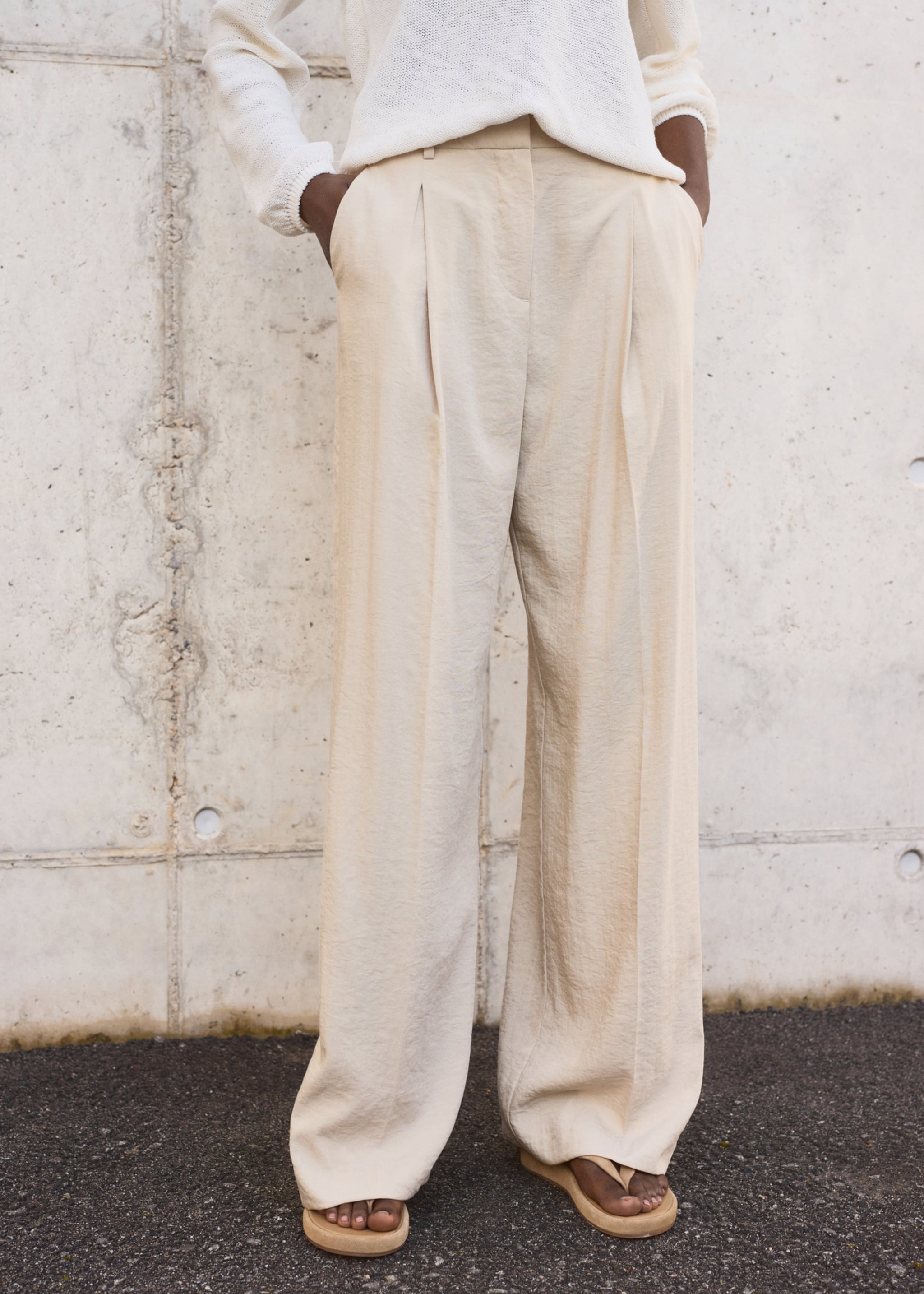 Wide-leg pleated trousers - Medium plane
