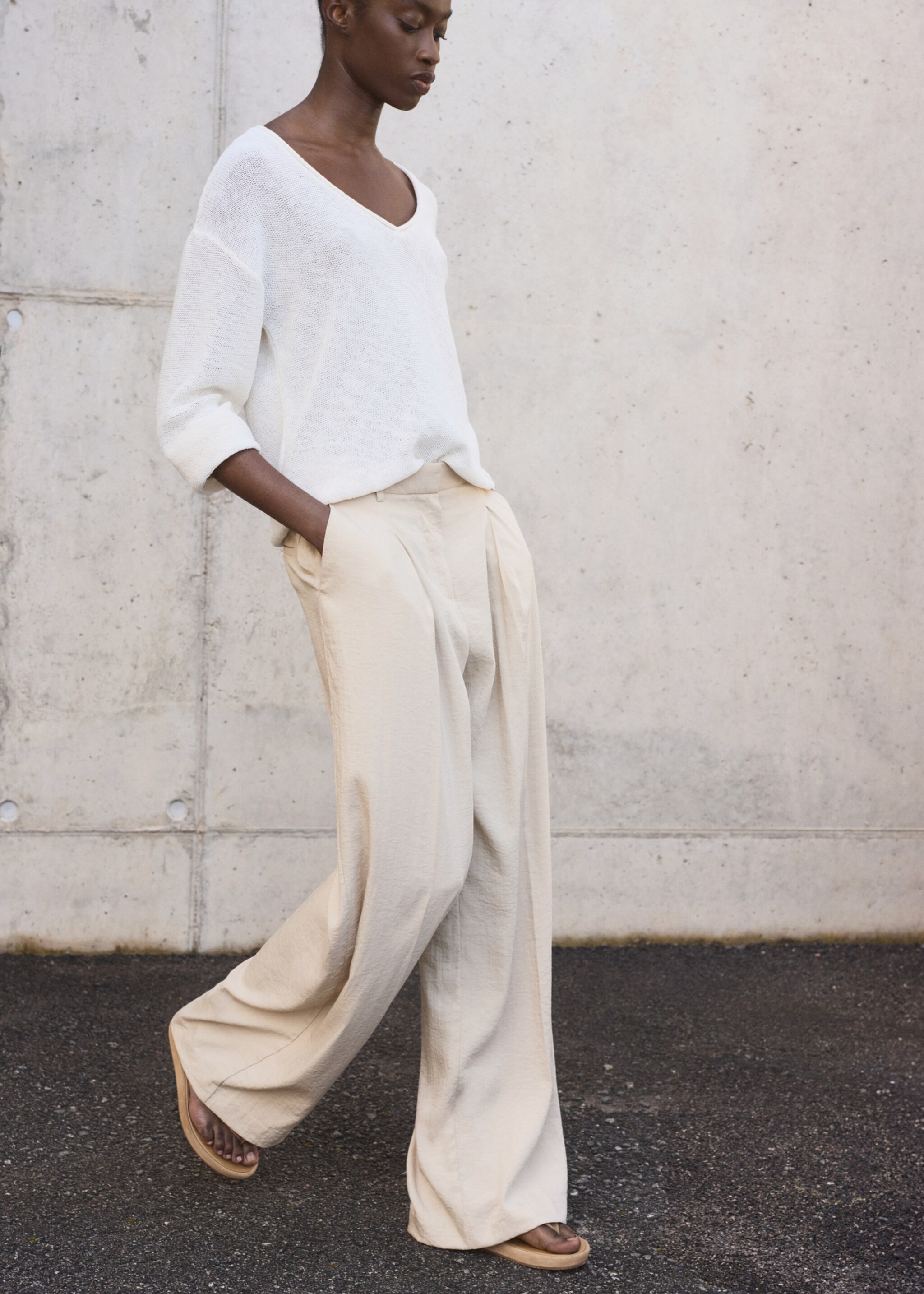 Wide-leg pleated trousers - Details of the article 2
