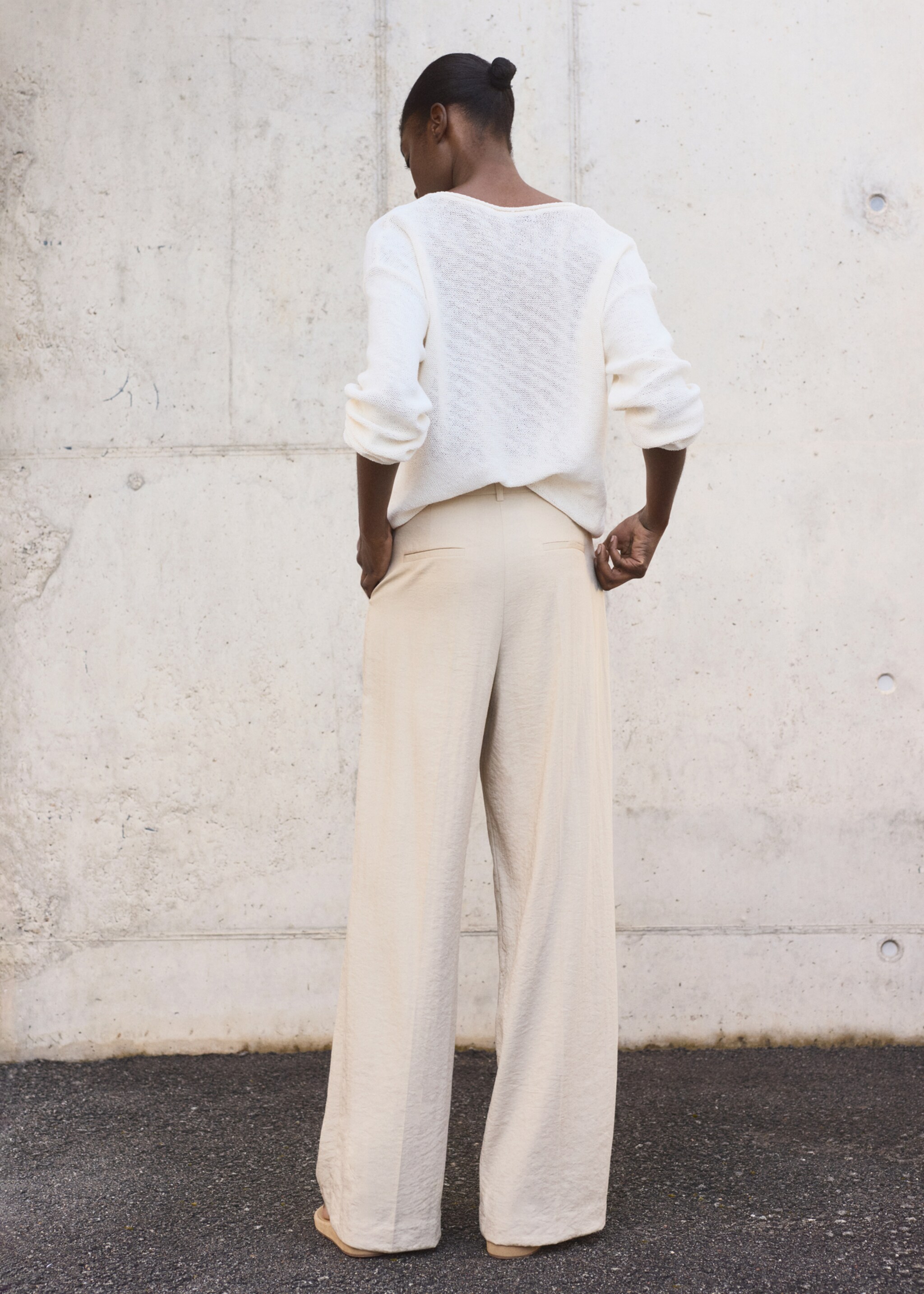 Wide-leg pleated trousers - Reverse of the article
