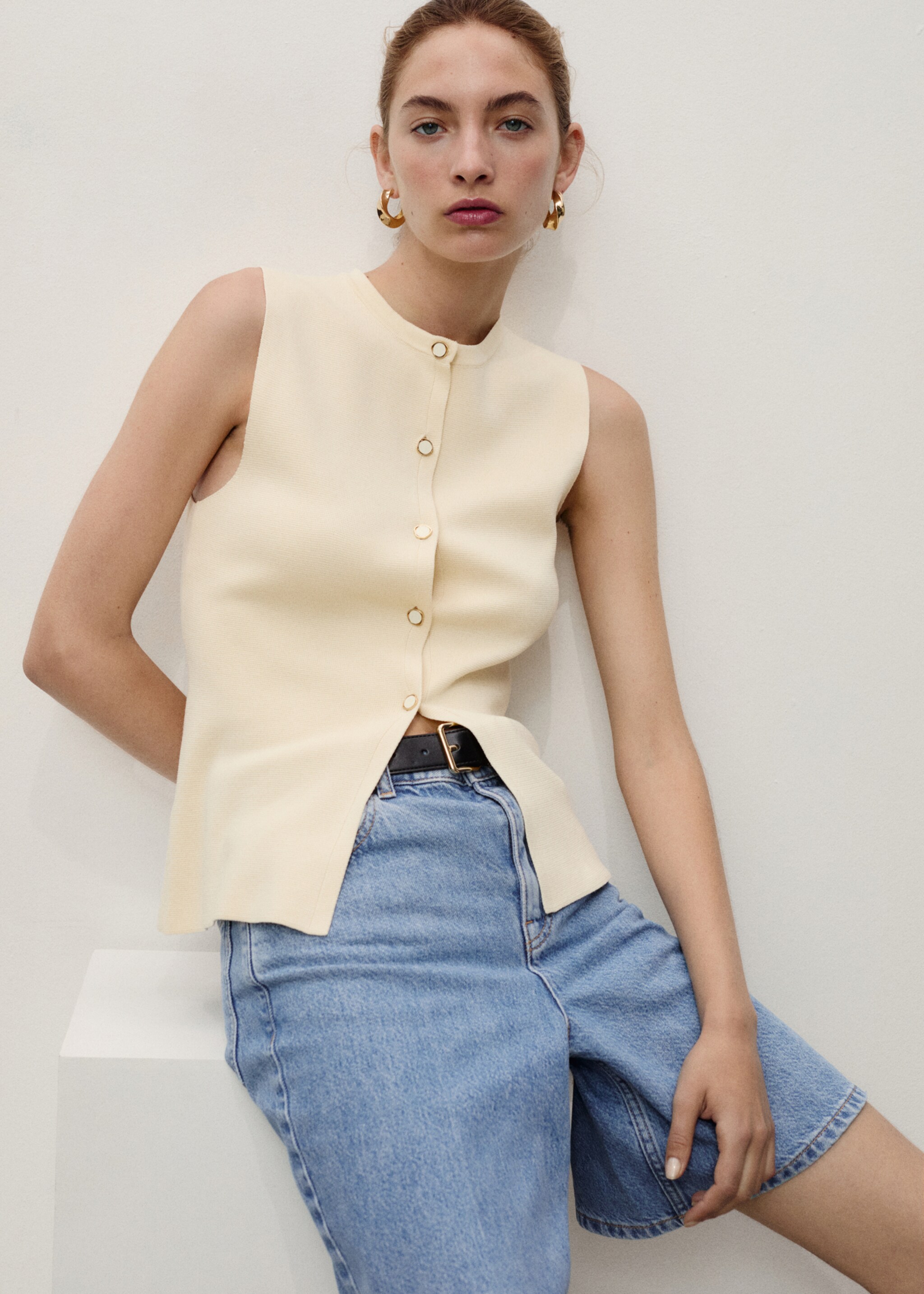 High-waist straight-fit denim shorts - Details of the article 2