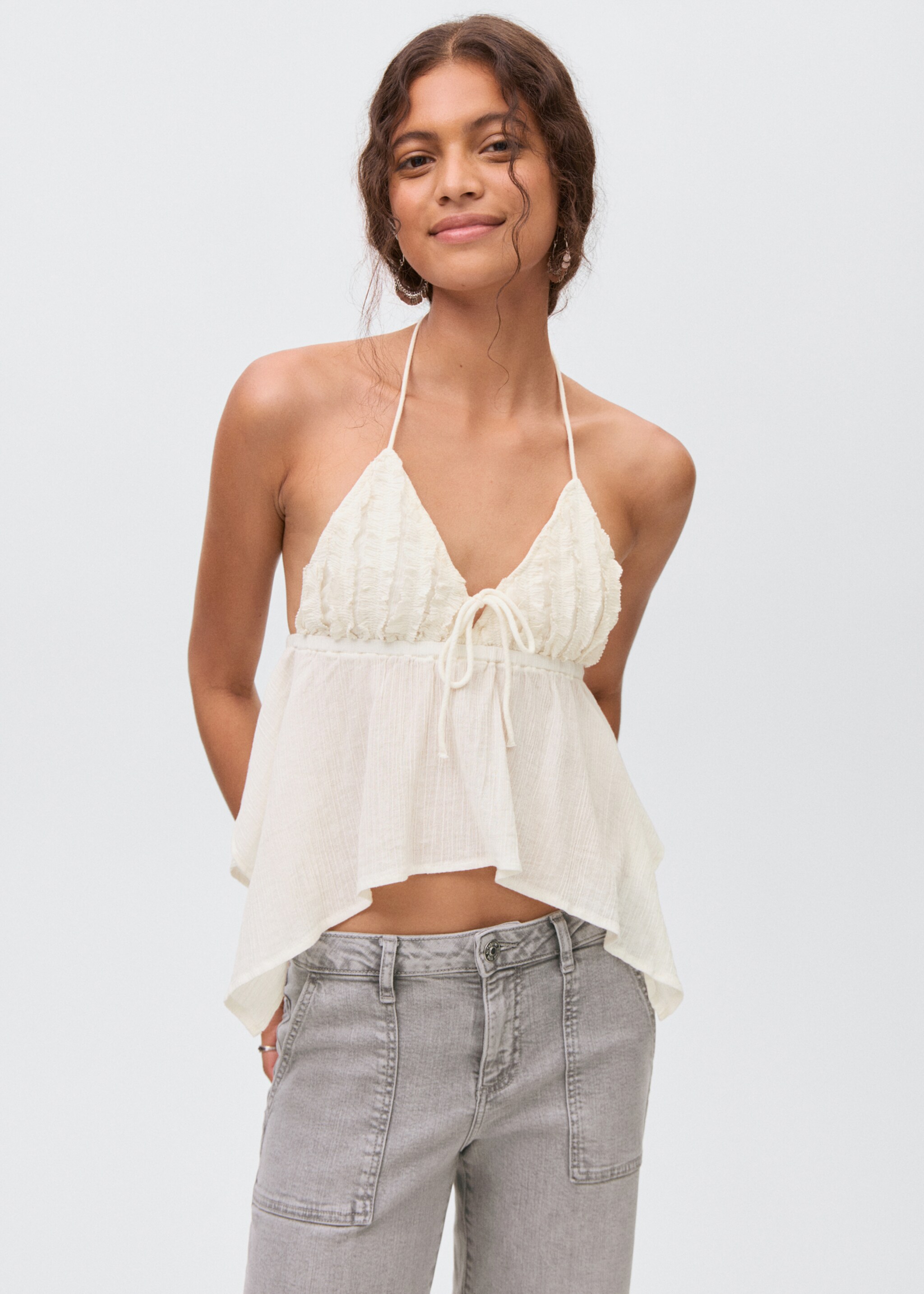 Halter top with ruffled detail - Medium plane