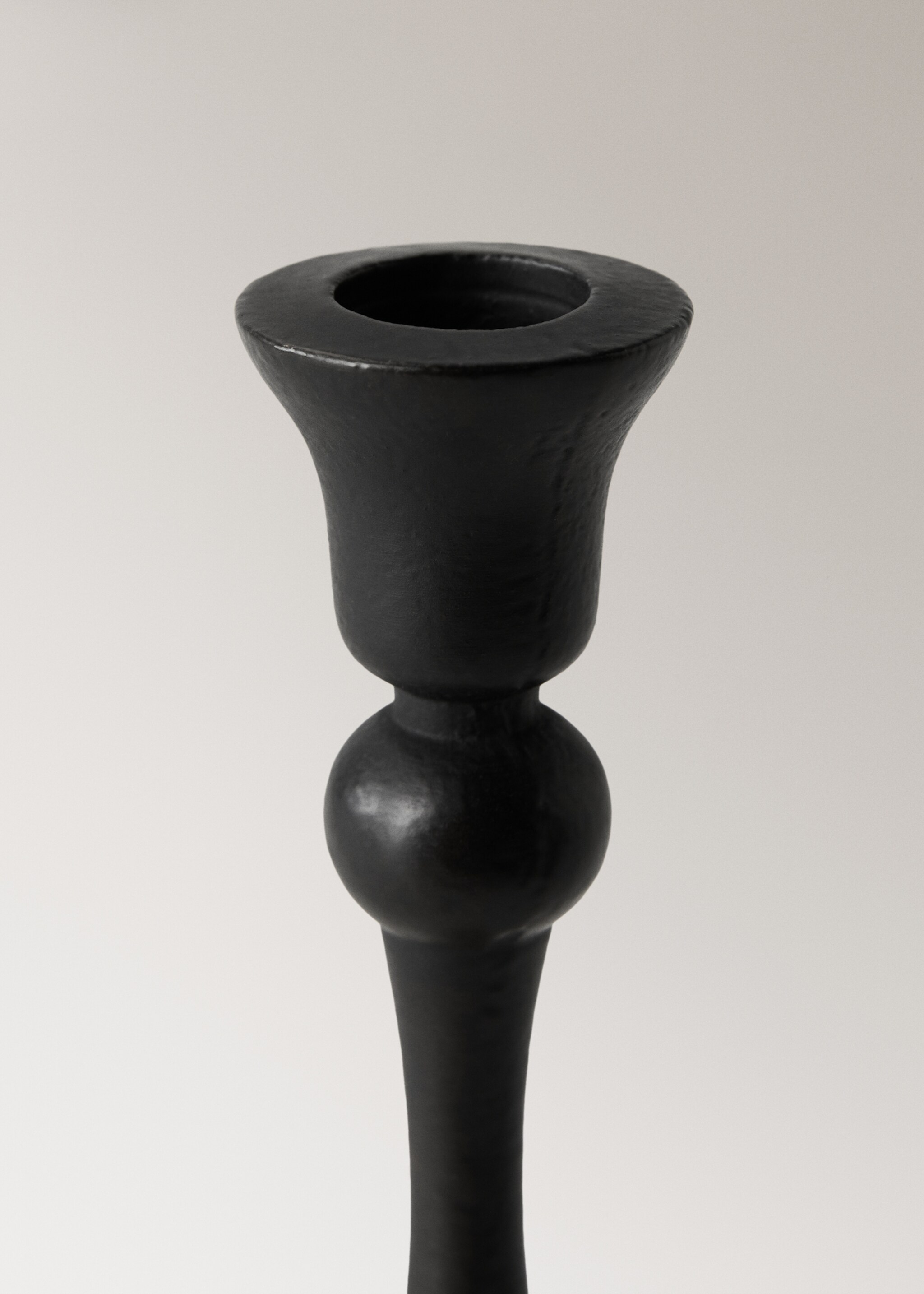 Small matte-finish metal candleholder - Details of the article 1, Black. Ref: 17071521-00.