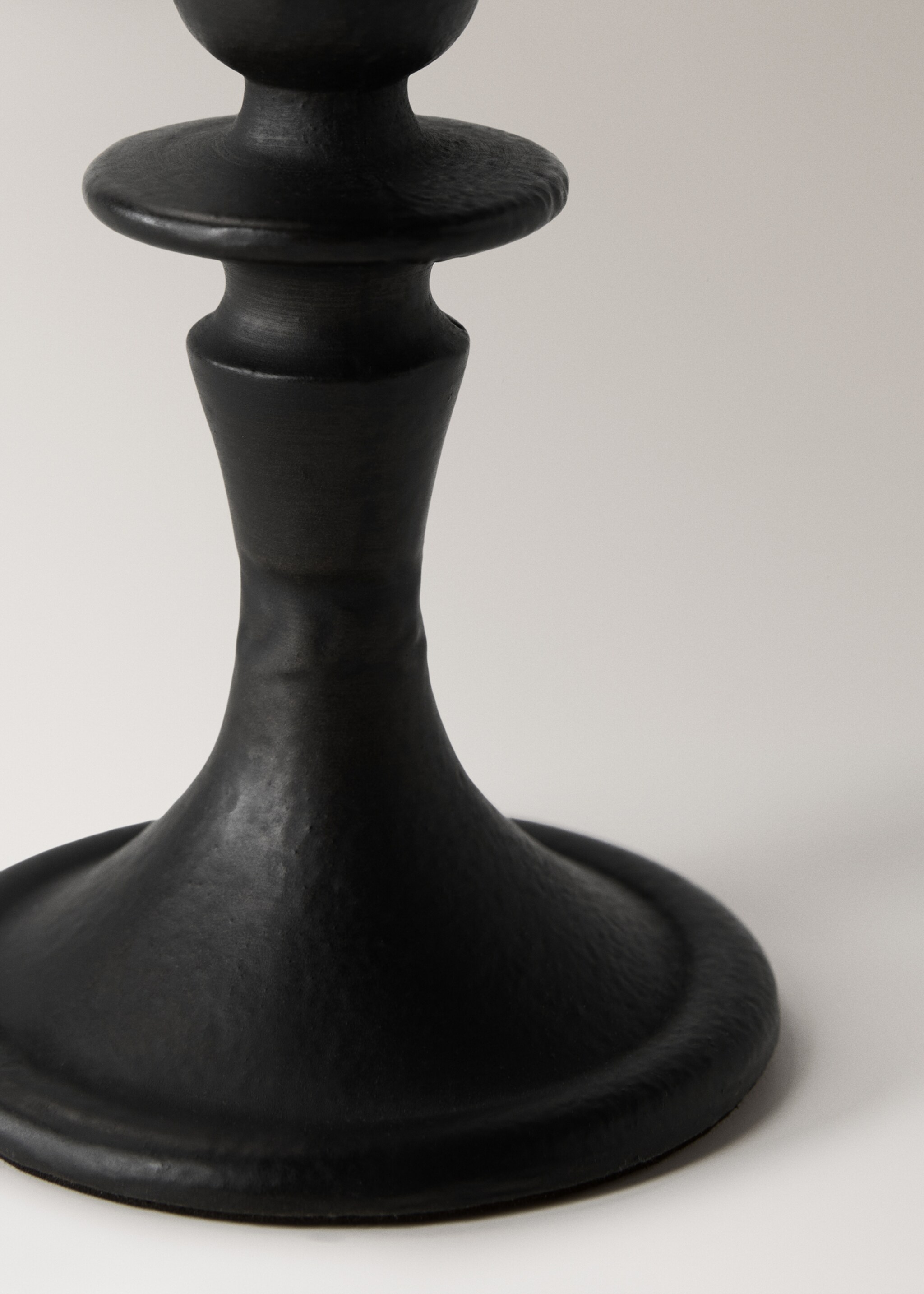 Small matte-finish metal candleholder - Details of the article 2, Black. Ref: 17071521-00.