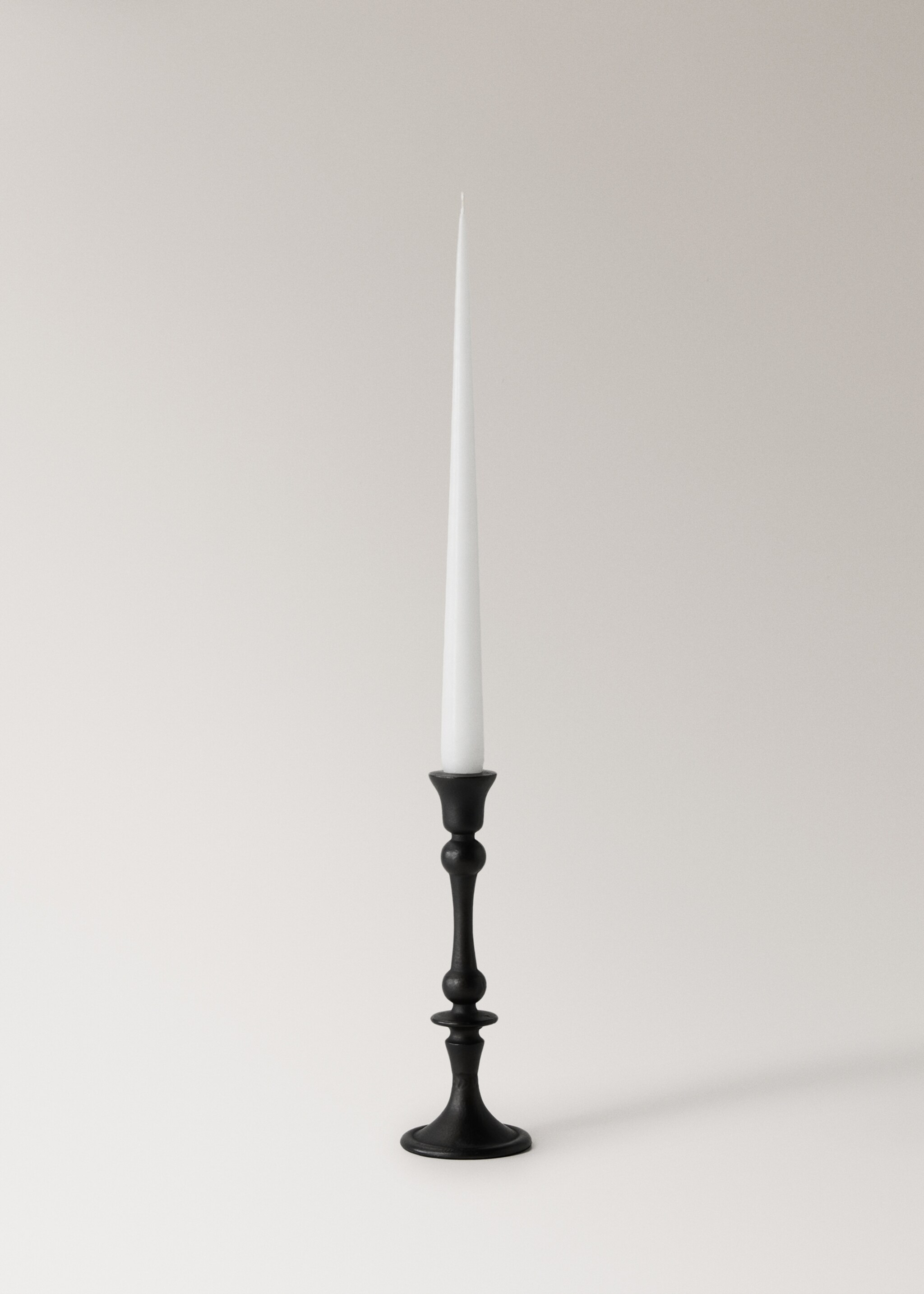 Small matte-finish metal candleholder - Details of the article 3, Black. Ref: 17071521-00.