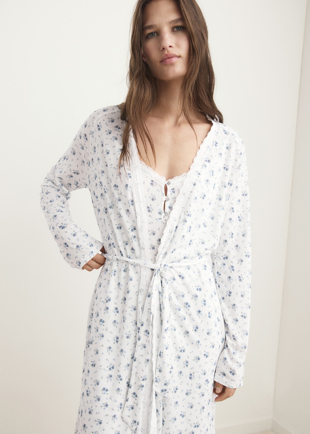 Floral-print dressing gown with lace trim