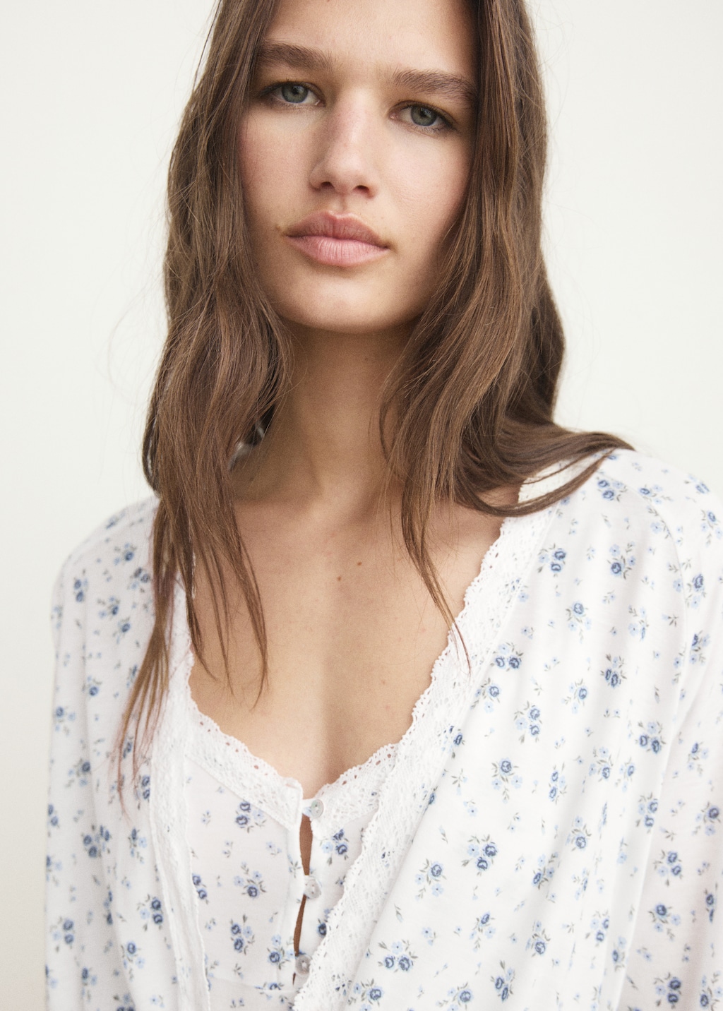Floral-print dressing gown with lace trim - image 4
