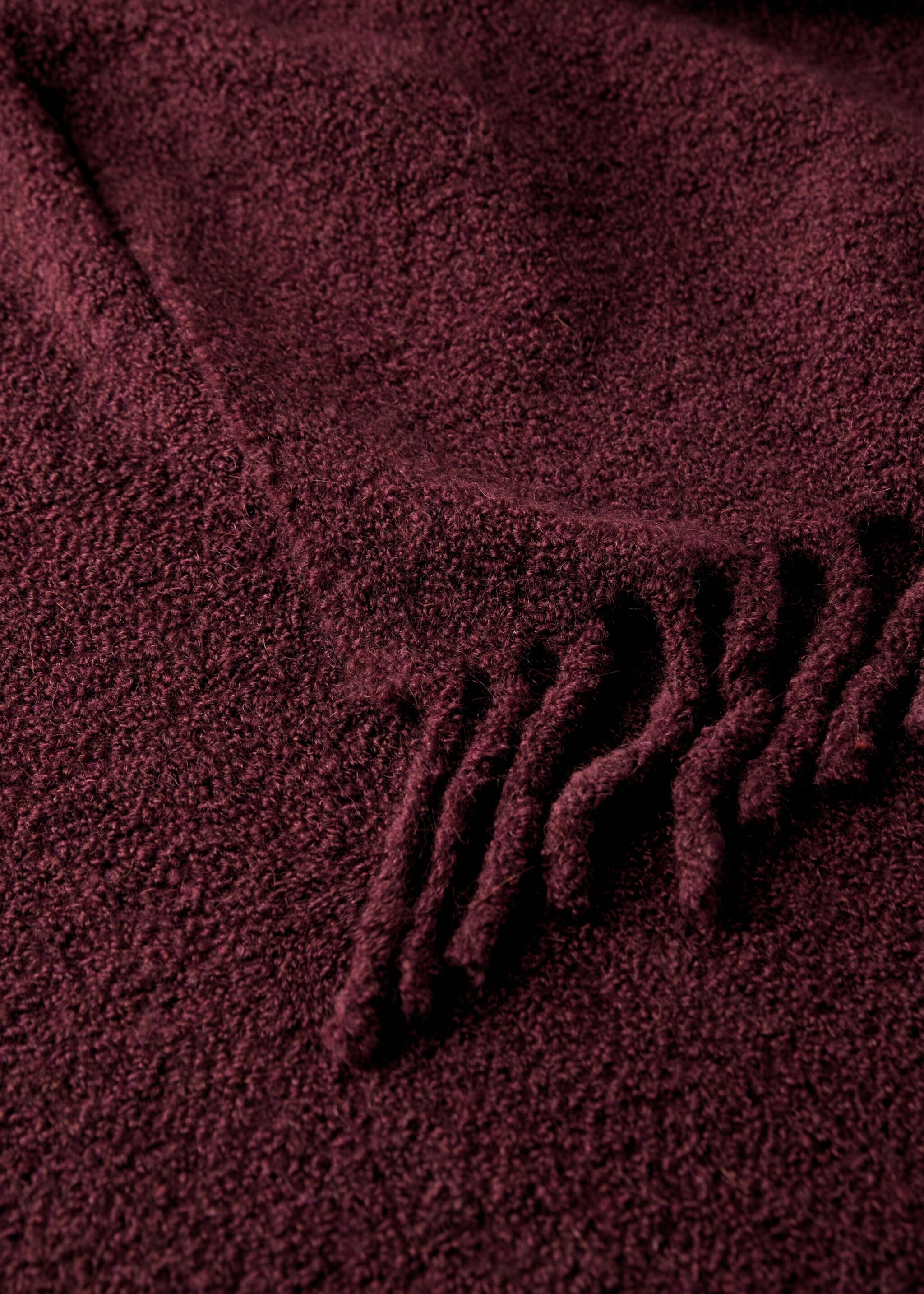 Bouclé-effect wool blanket - Details of the article 1, Dark Red. Ref: 17071530-00.