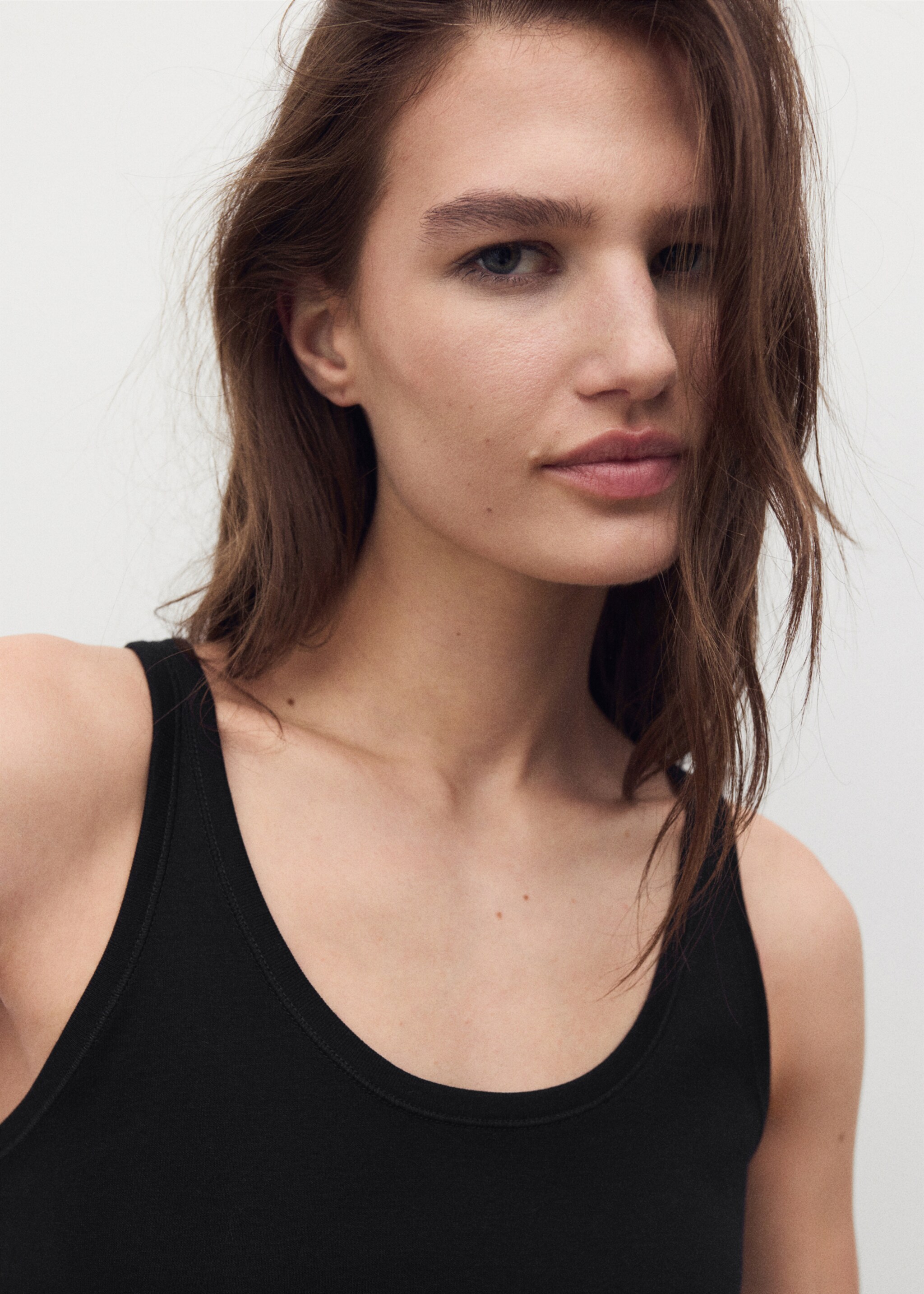Cotton round-neck top - Details of the article 1, Black. Ref: 17071539-00.