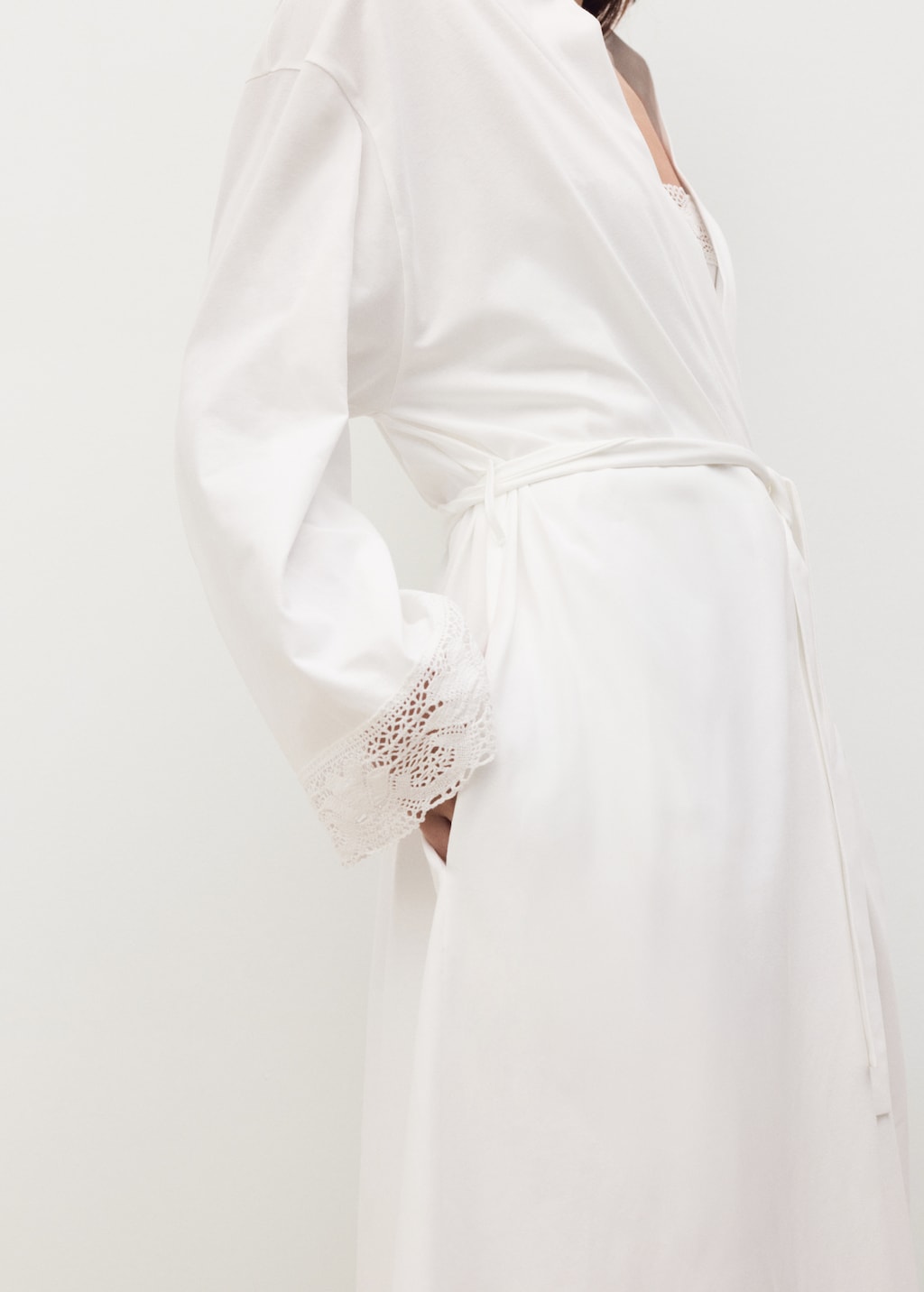 Cotton robe with lace