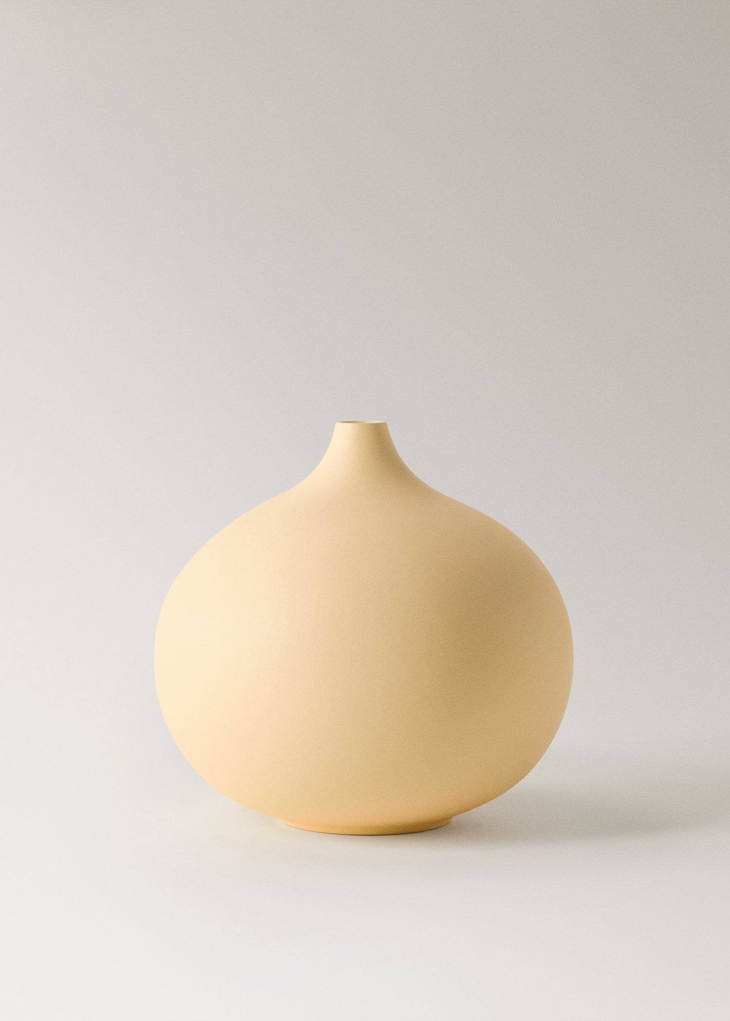 Round earthenware vase medium - Article without model