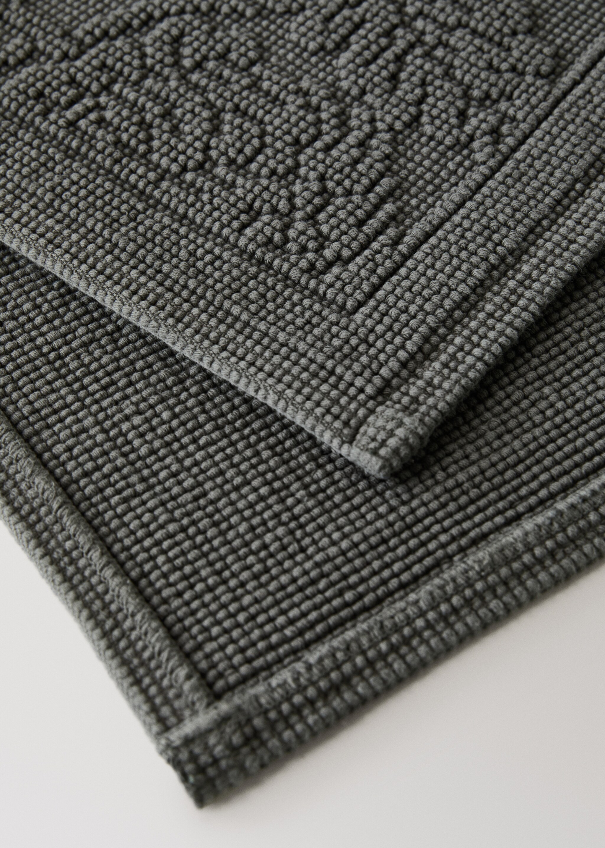 Tapis de bain en jacquard fleuri - Détail de l'article 2, Vert. Ref: 17071551-00.