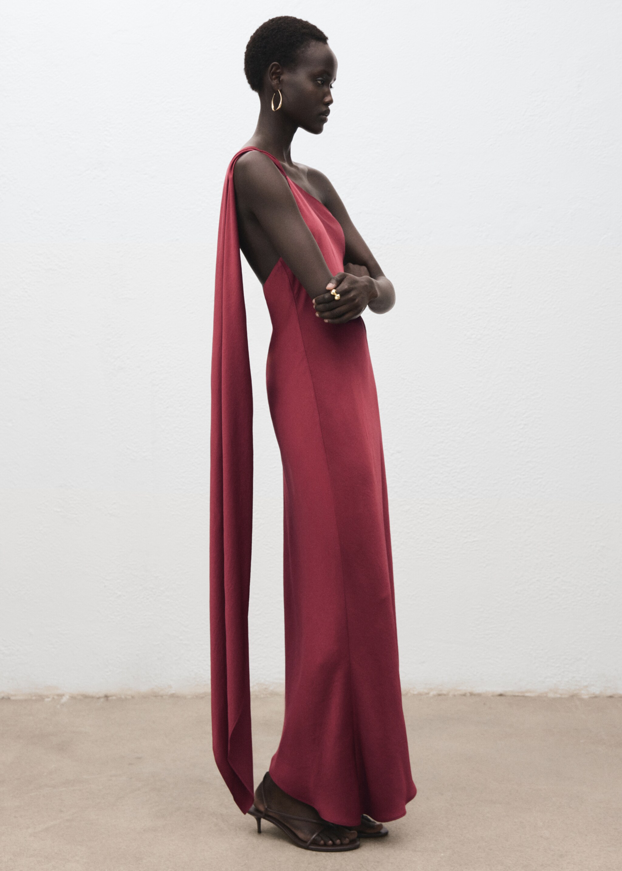 Asymmetrical satin dress - Details of the article 2, Wine. Ref: 17071555-00.
