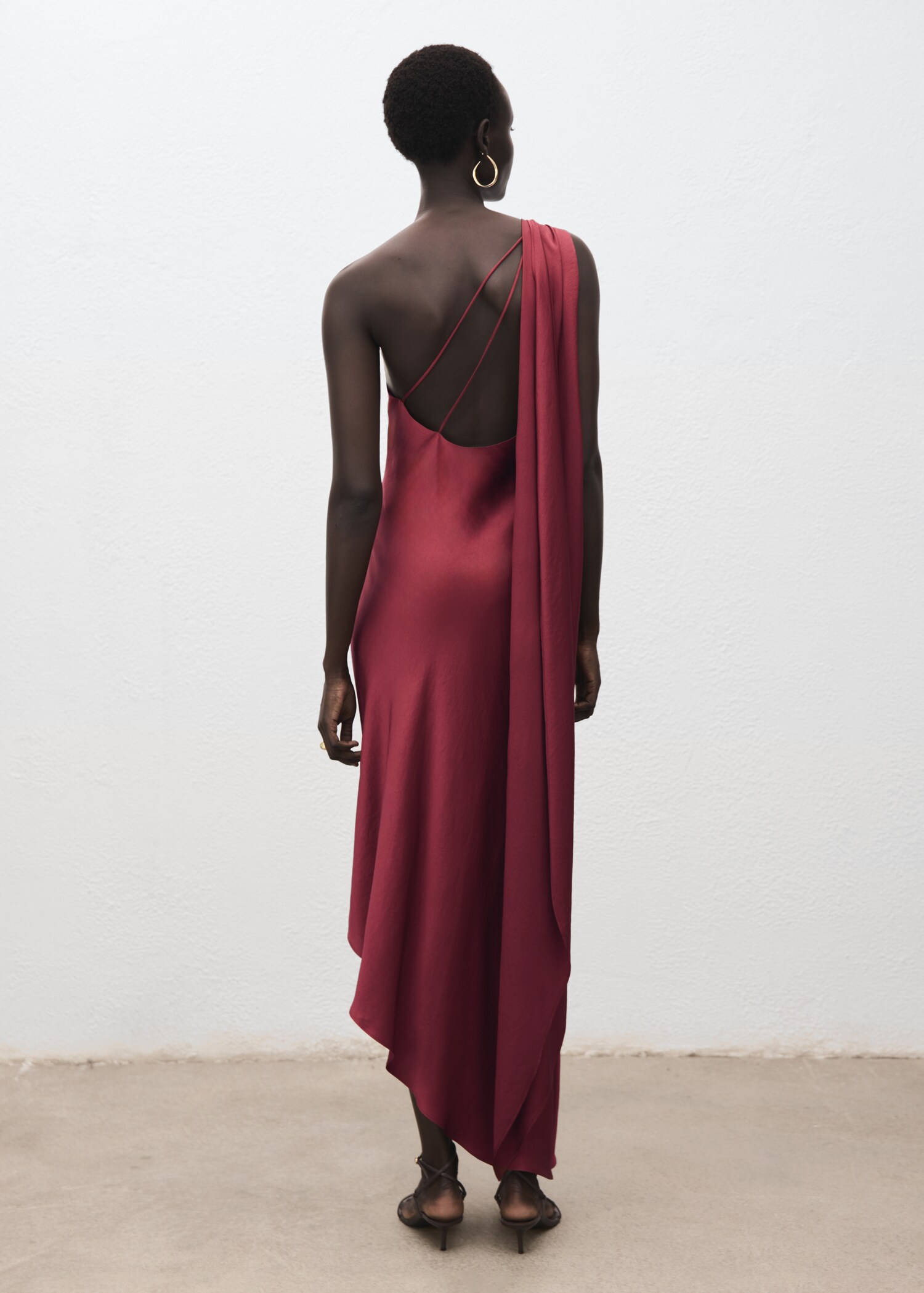 Asymmetrical satin dress - Reverse of the article