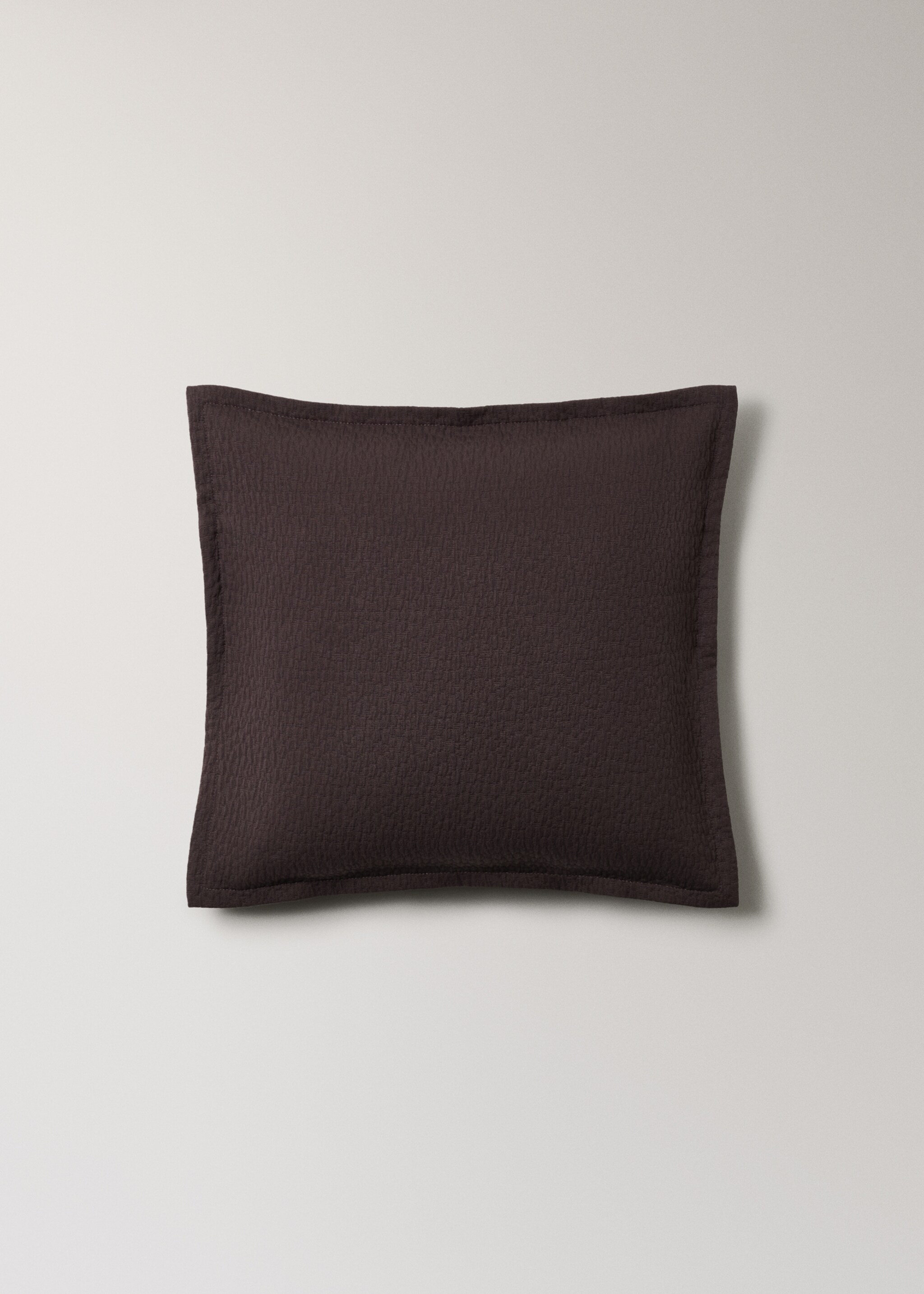 Garment-dyed cotton bed cushion cover texture 20x20 inches - Article without model, Blackberry. Ref: 17071557-00.