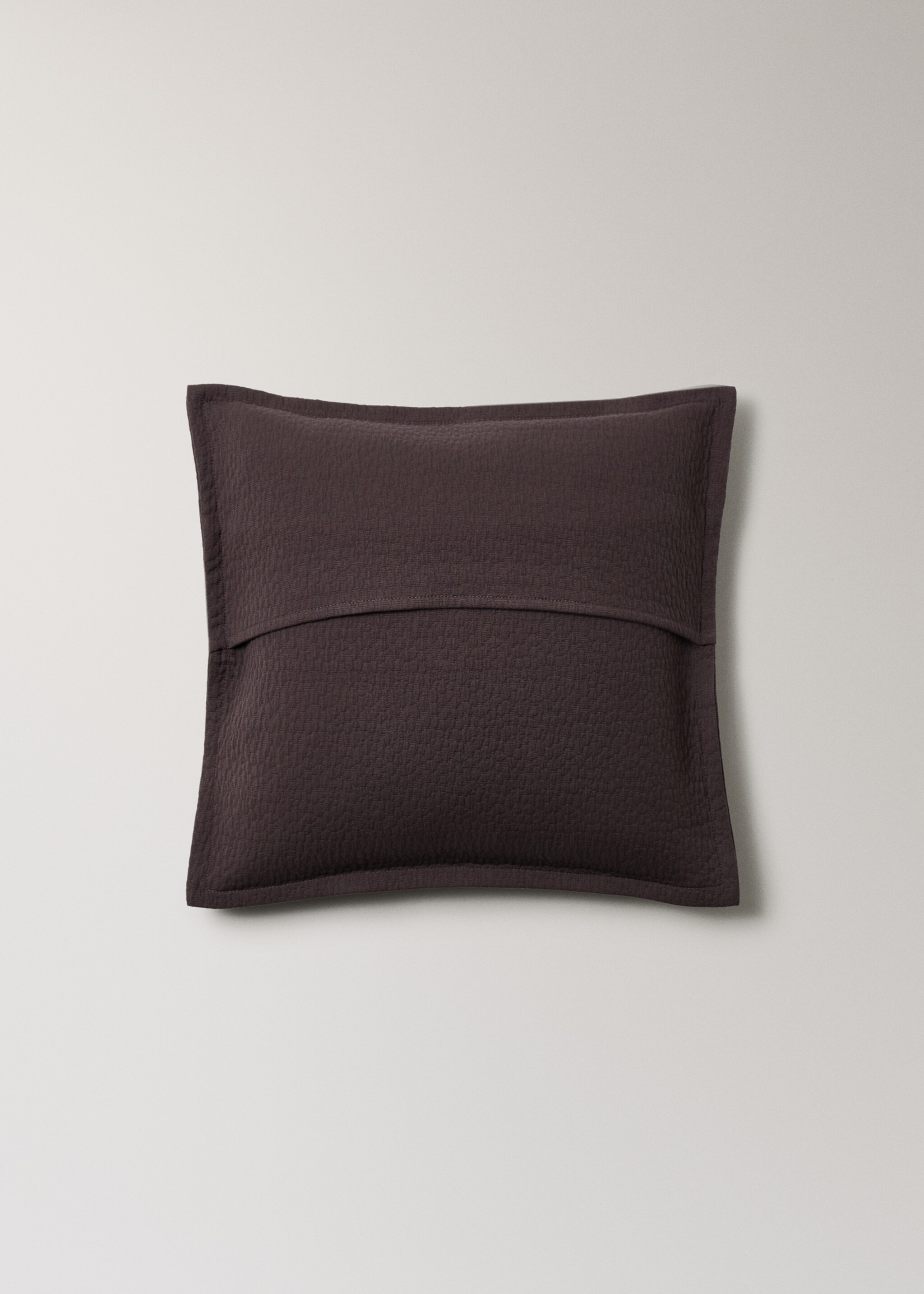 Garment-dyed cotton bed cushion cover texture 20x20 inches - Details of the article 1, Blackberry. Ref: 17071557-00.