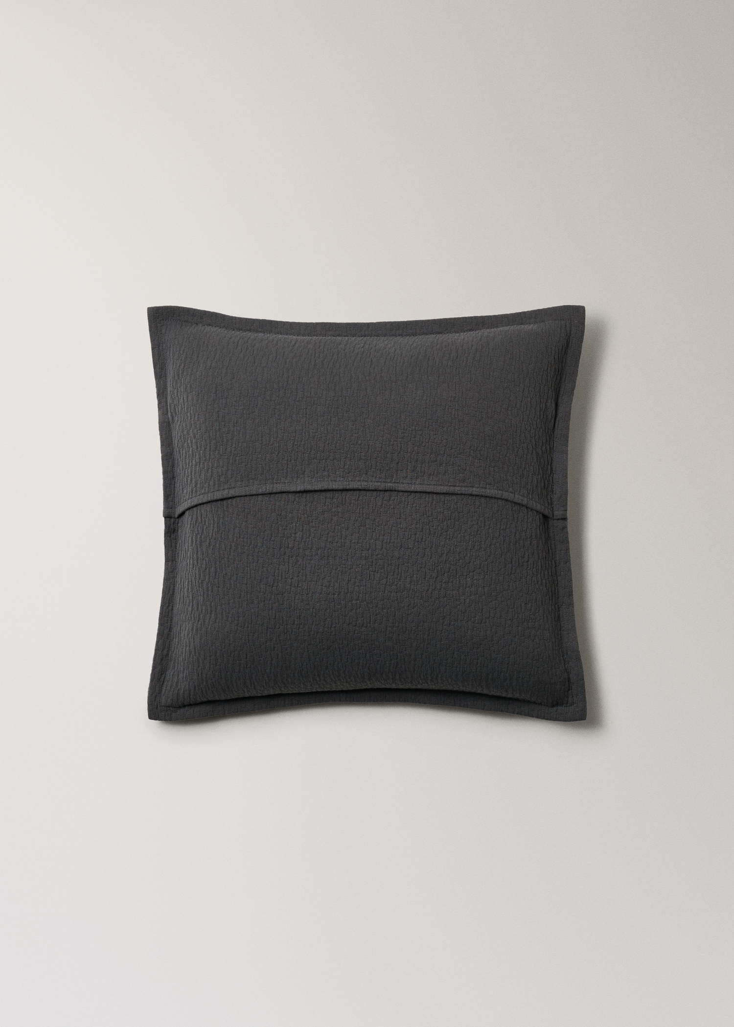 Garment-dyed cotton bed cushion cover texture 20x20 inches - Details of the article 1