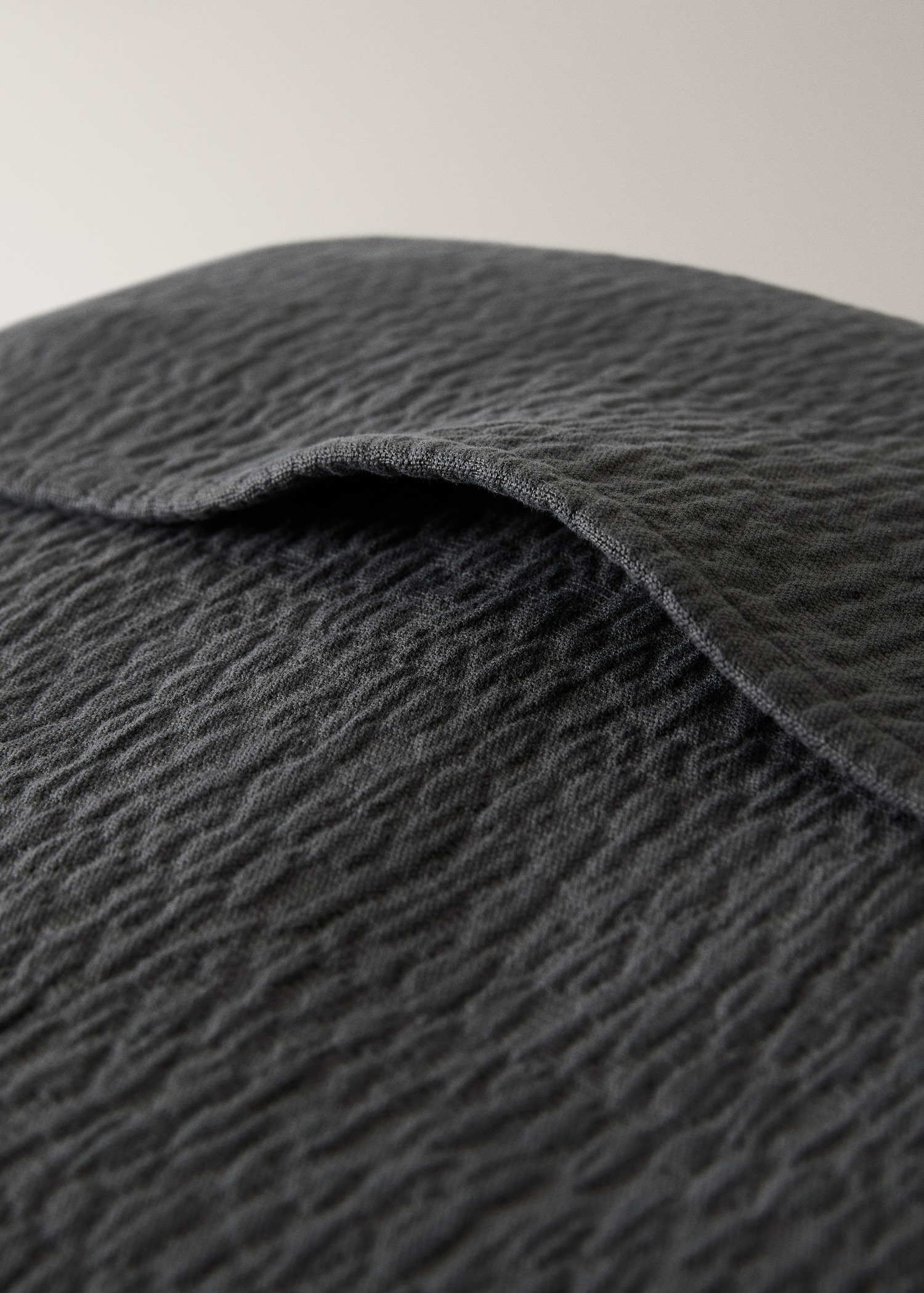 Garment-dyed cotton bed cushion cover texture 20x20 inches - Details of the article 2