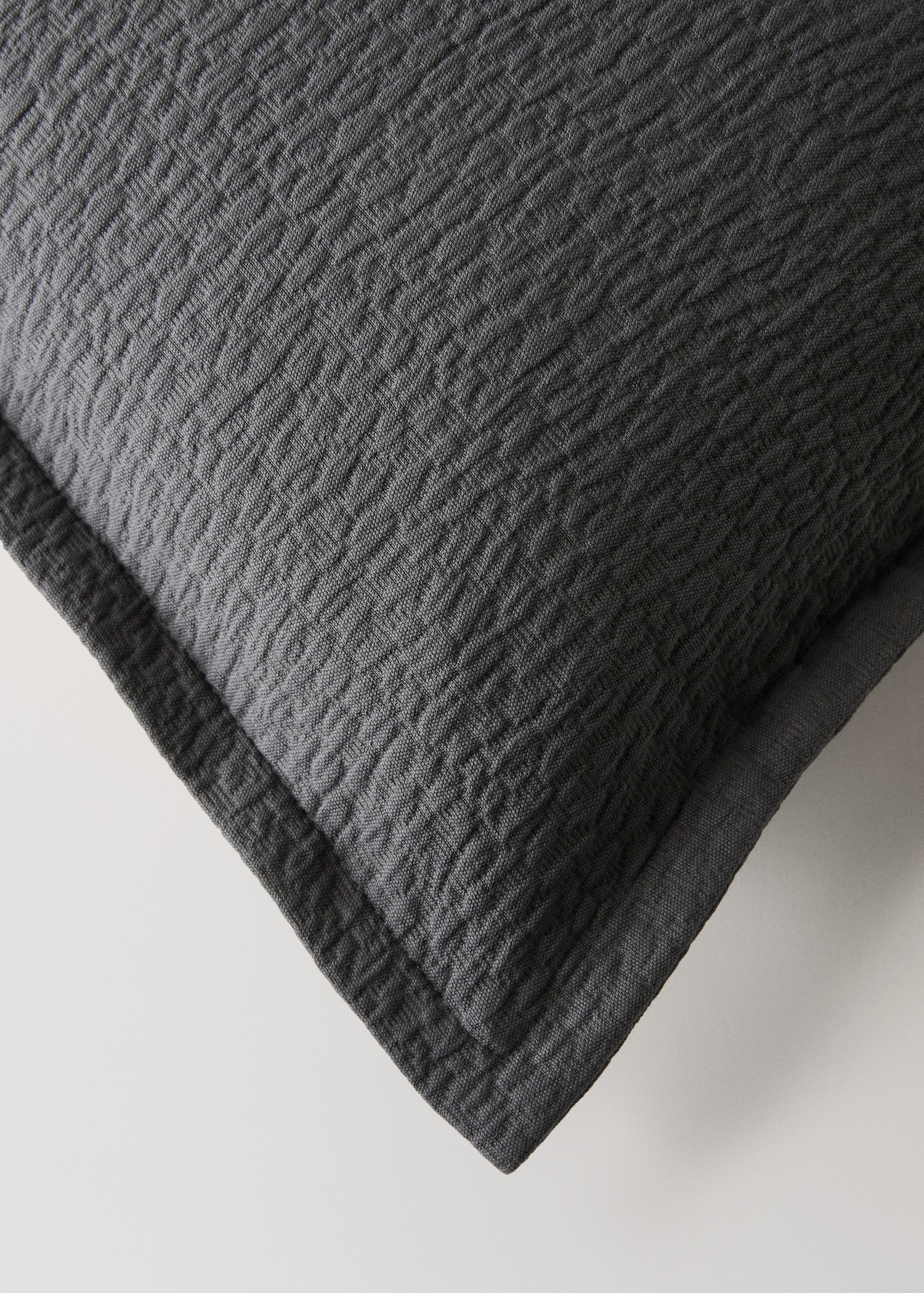 Garment-dyed cotton bed cushion cover texture 20x20 inches - Details of the article 3
