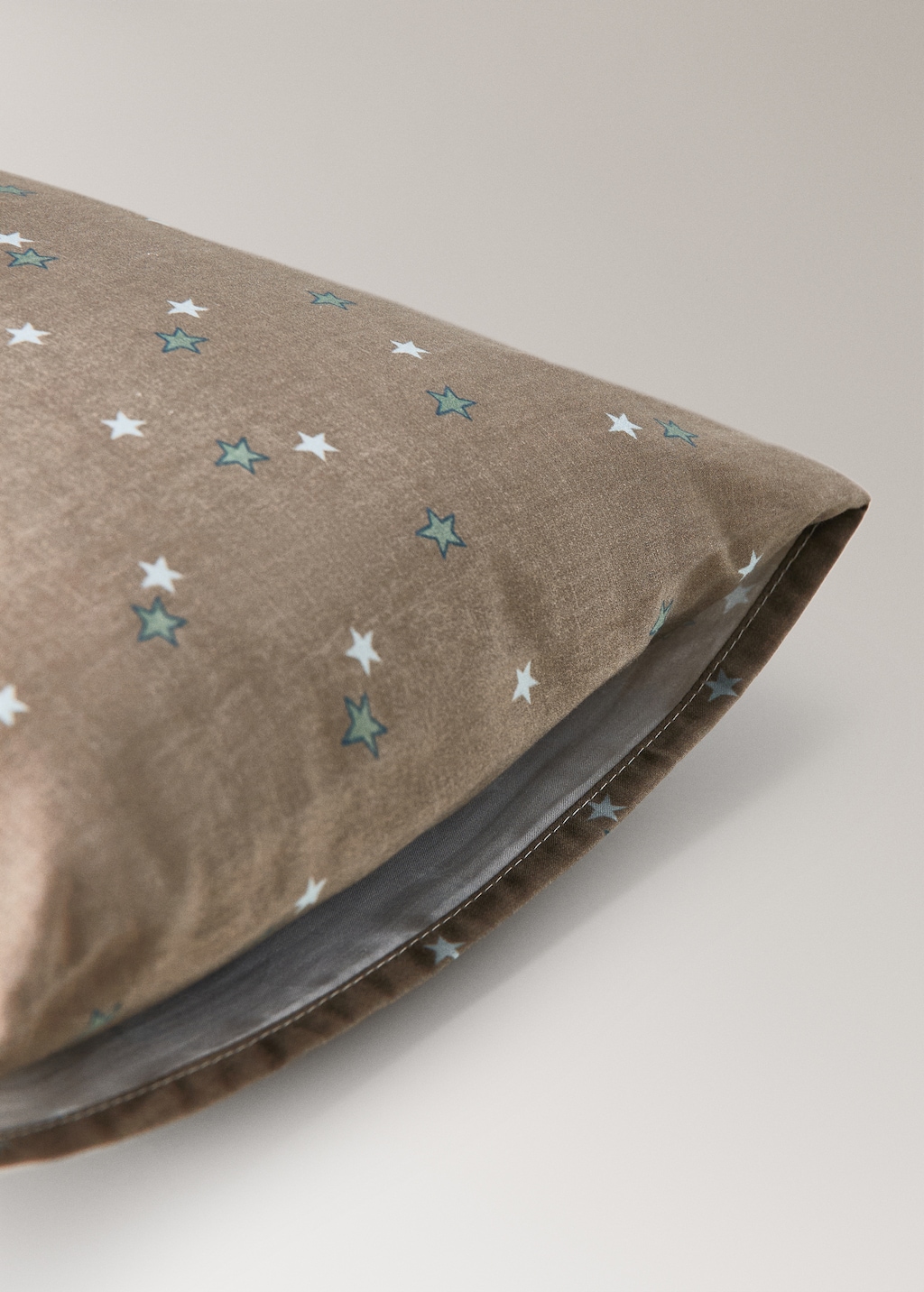 Percale cotton pillowcase with star print 60x60 cm
