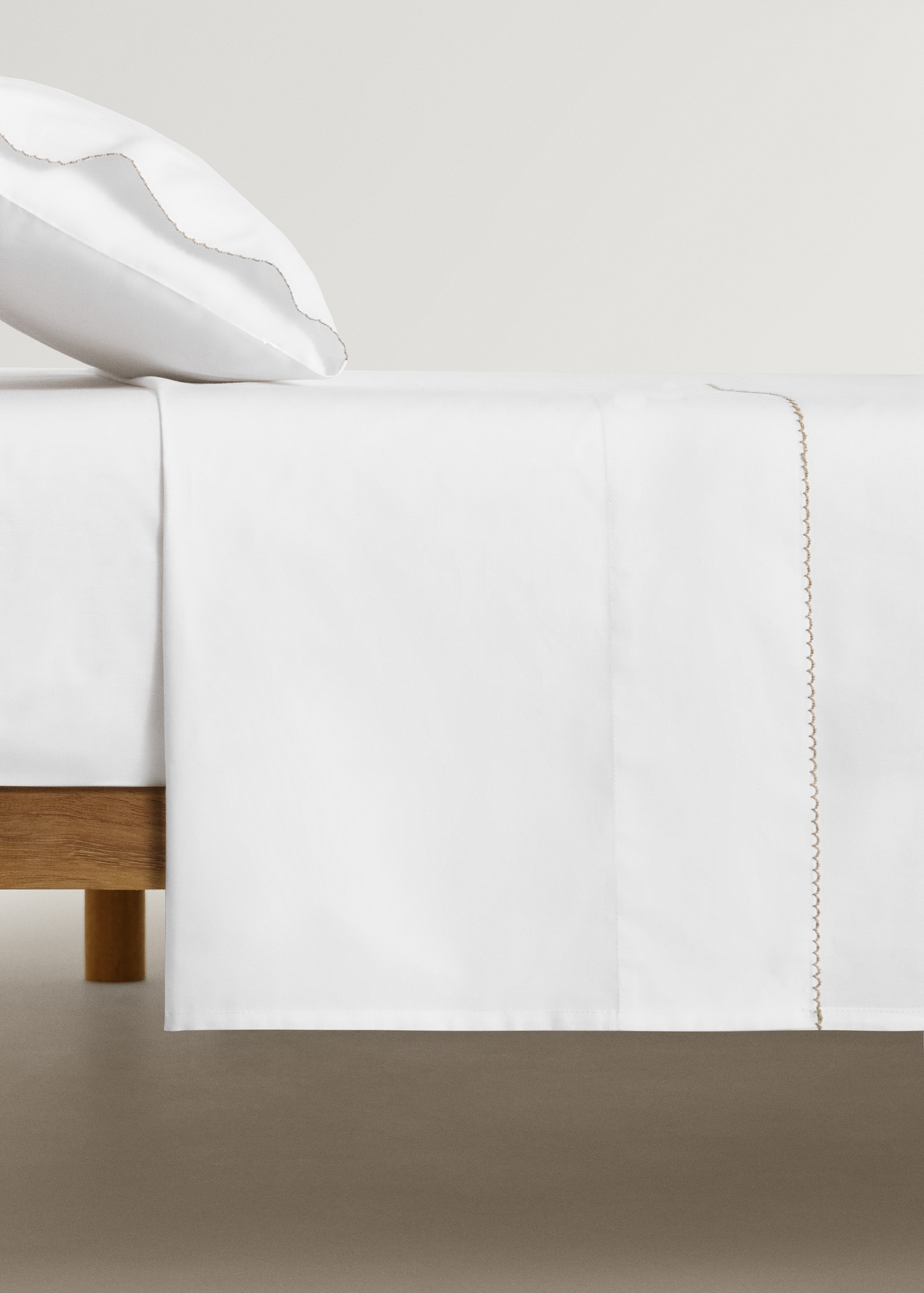 Cotton percale top sheet with picueta detail for cot - Article without model