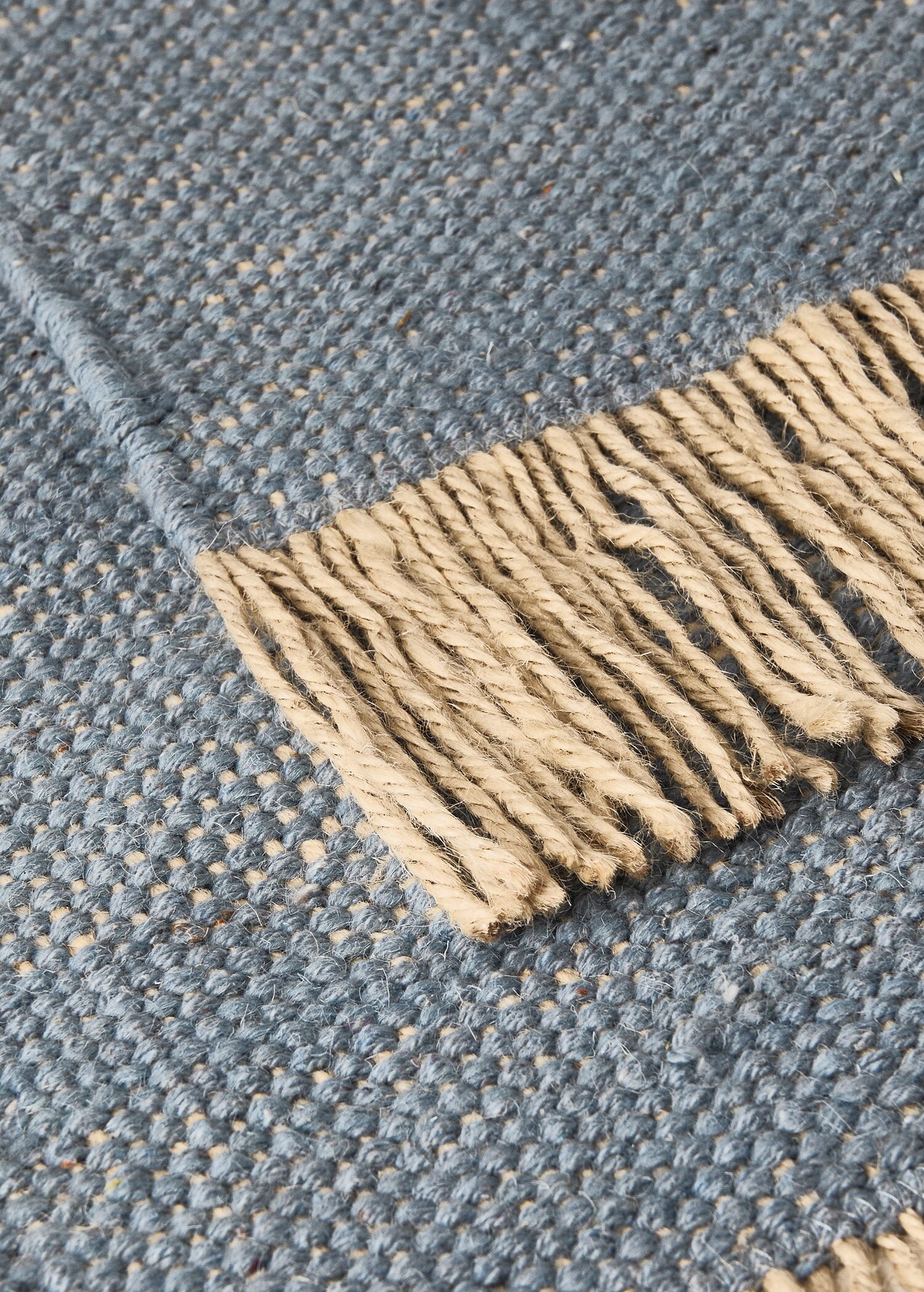 Children's rug woven from a blend of wool and jute - Details of the article 1
