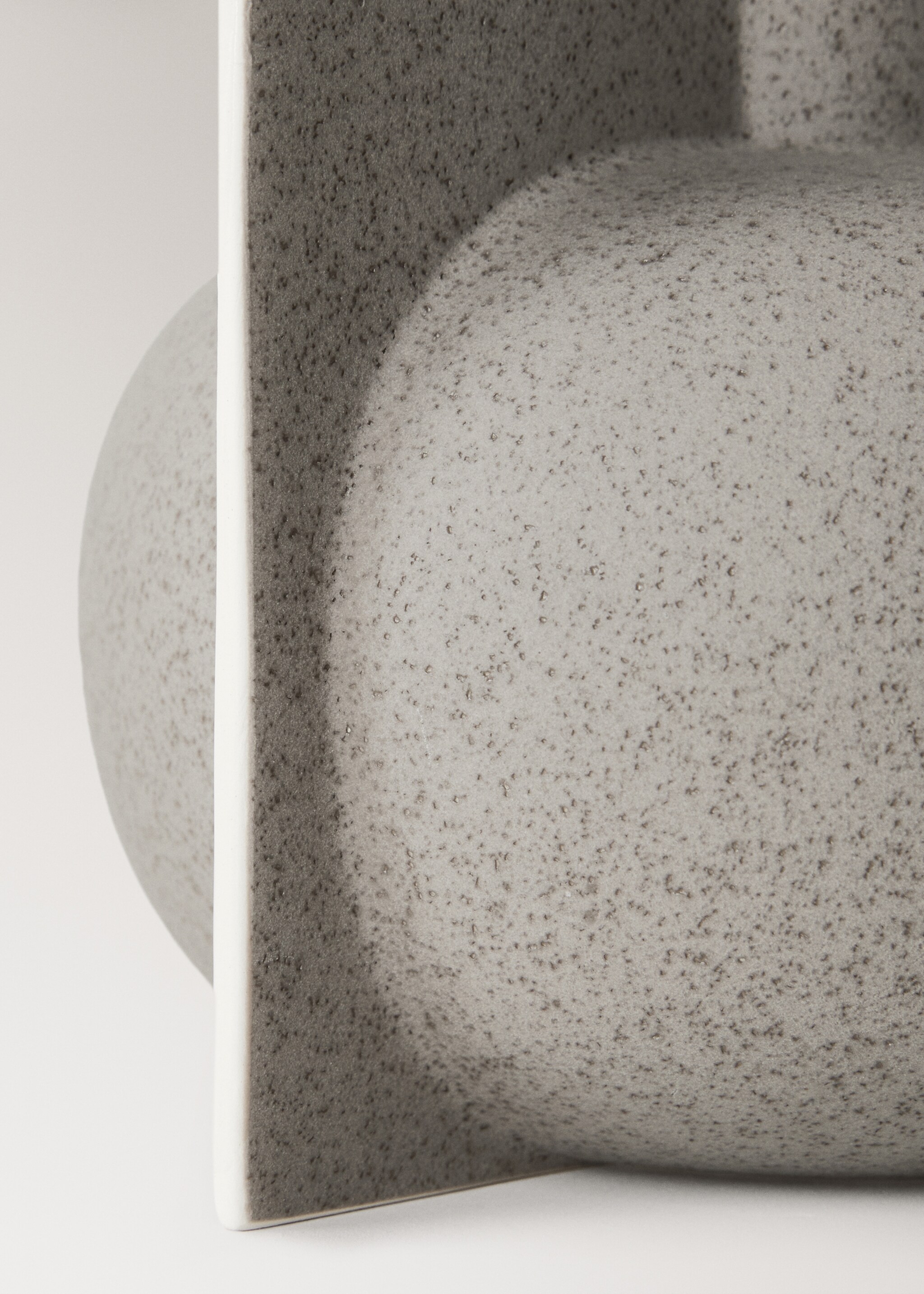 Small earthenware bottle vase - Details of the article 3, Light/Pastel Grey. Ref: 17071586-00.