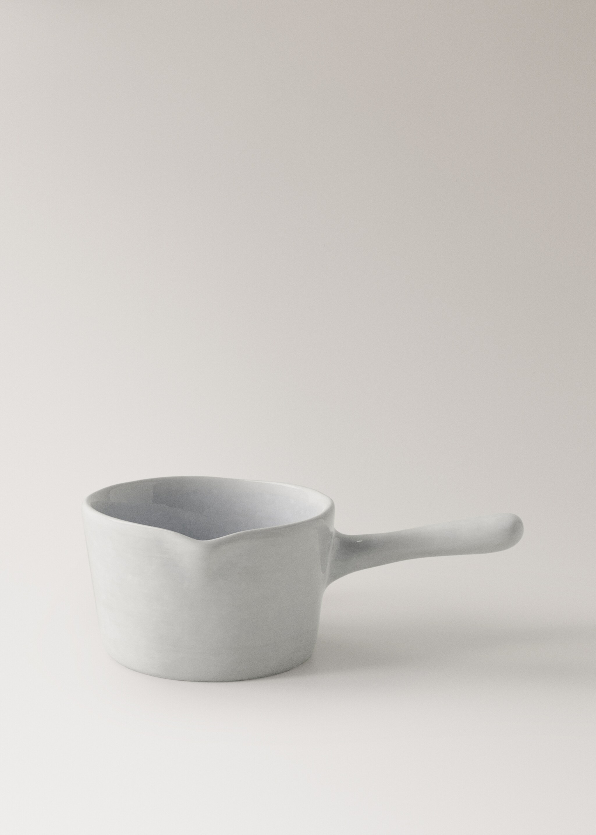 Earthenware saucepan with handle and design - Article without model, Light/Pastel Grey. Ref: 17072033-00.