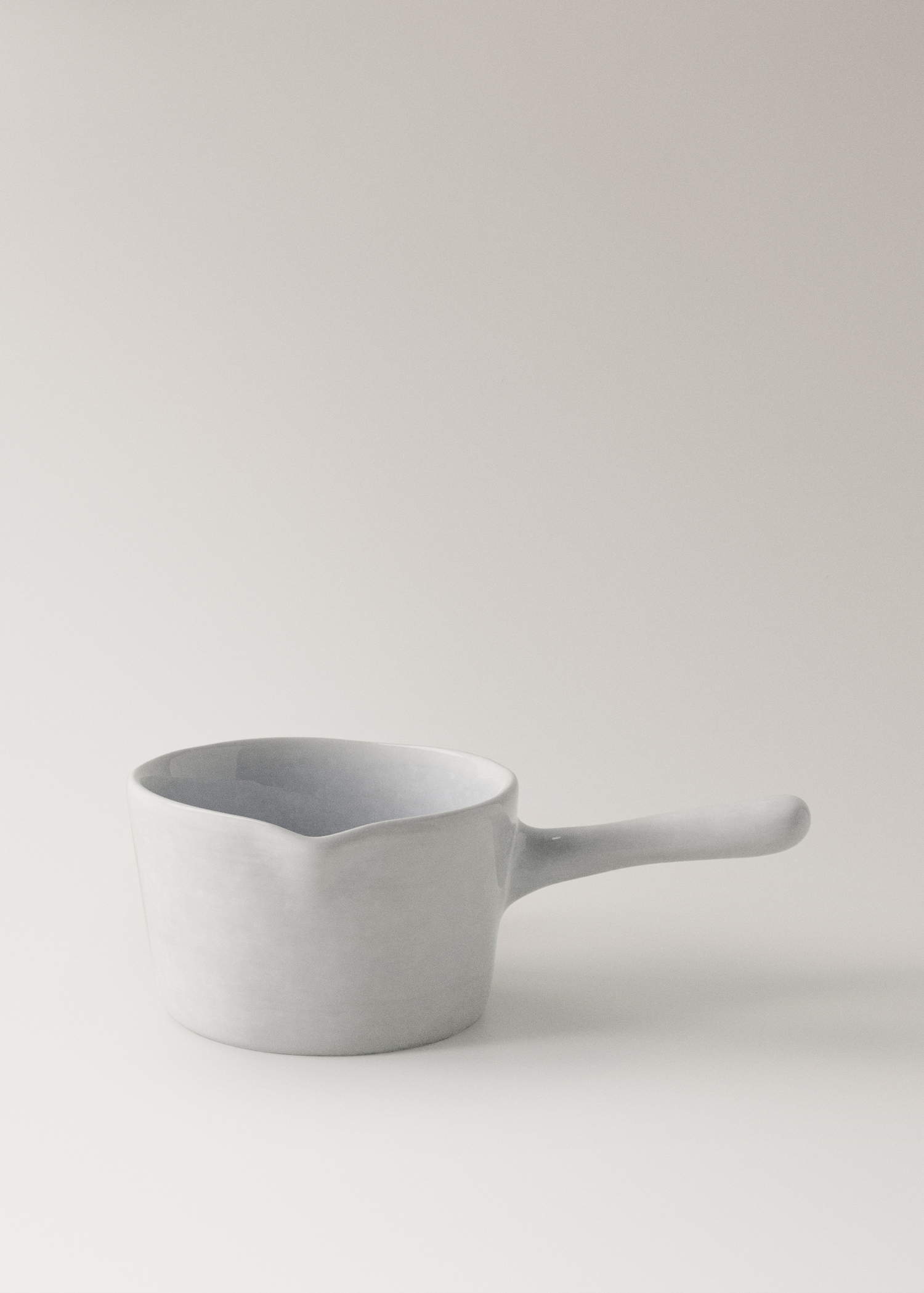 Panela de cerâmica com design de cabo - Artigo sem modelo