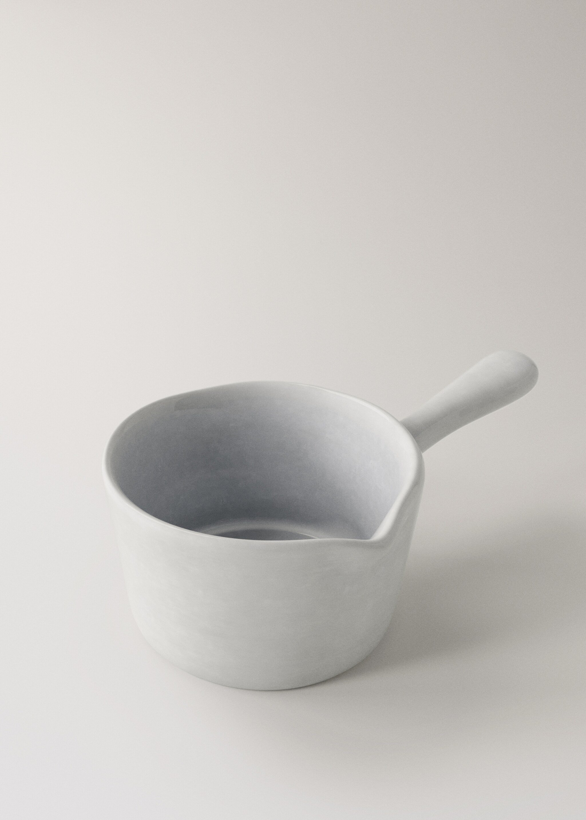 Earthenware saucepan with handle and design - Details of the article 1, Light/Pastel Grey. Ref: 17072033-00.