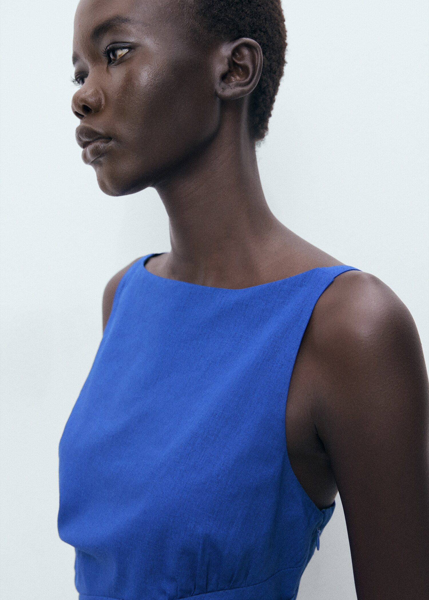 Kurzkleid aus Leinen-Baumwoll-Mix mit Drapierung - Detail des Artikels 1