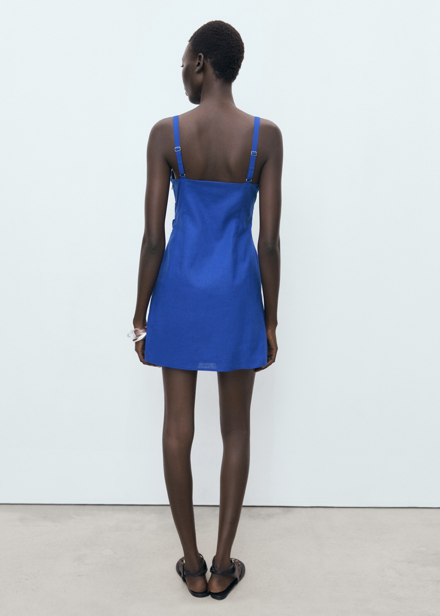 Kurzkleid aus Leinen-Baumwoll-Mix mit Drapierung - Rückseite des Artikels