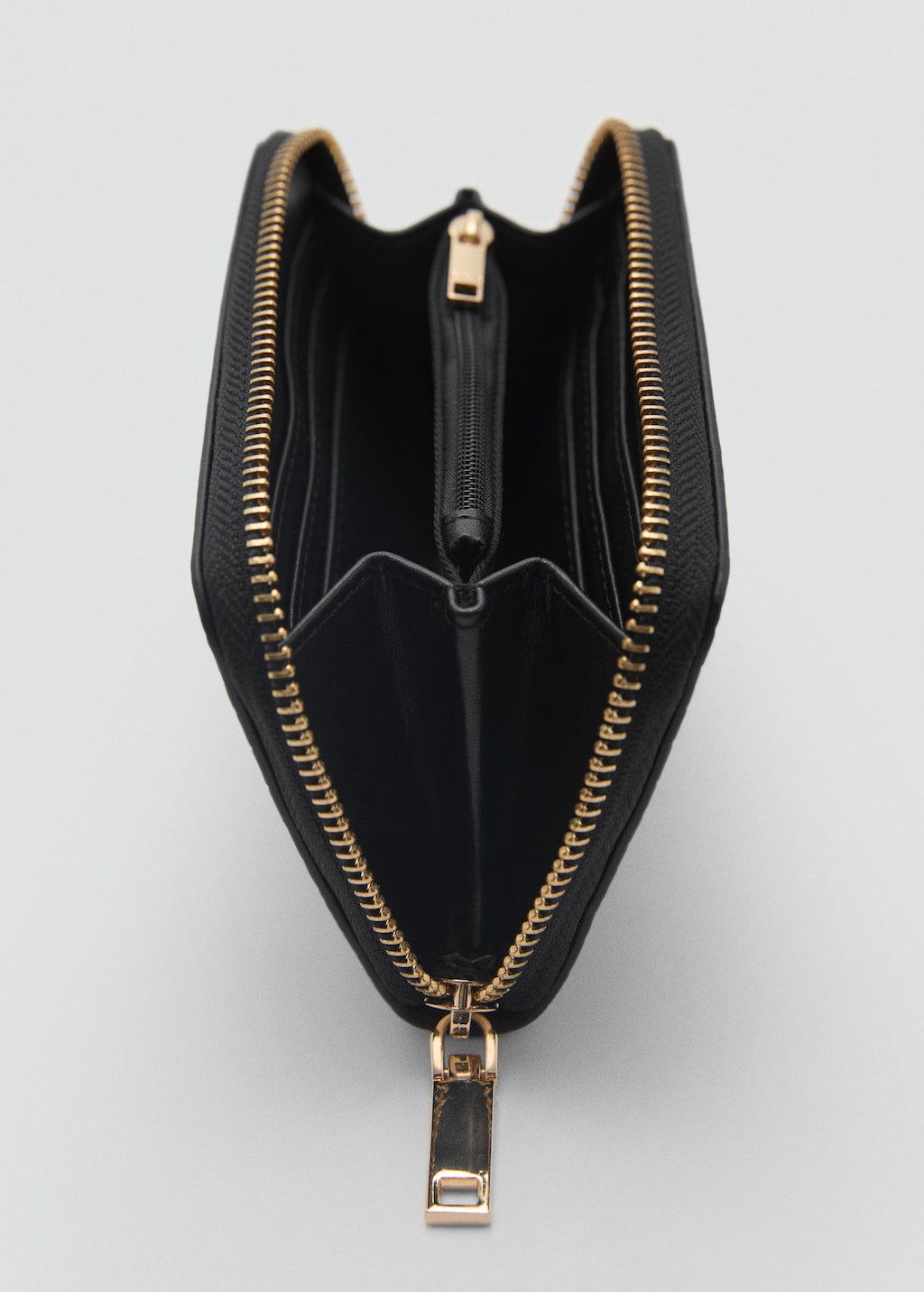 Medium wallet with croc effect