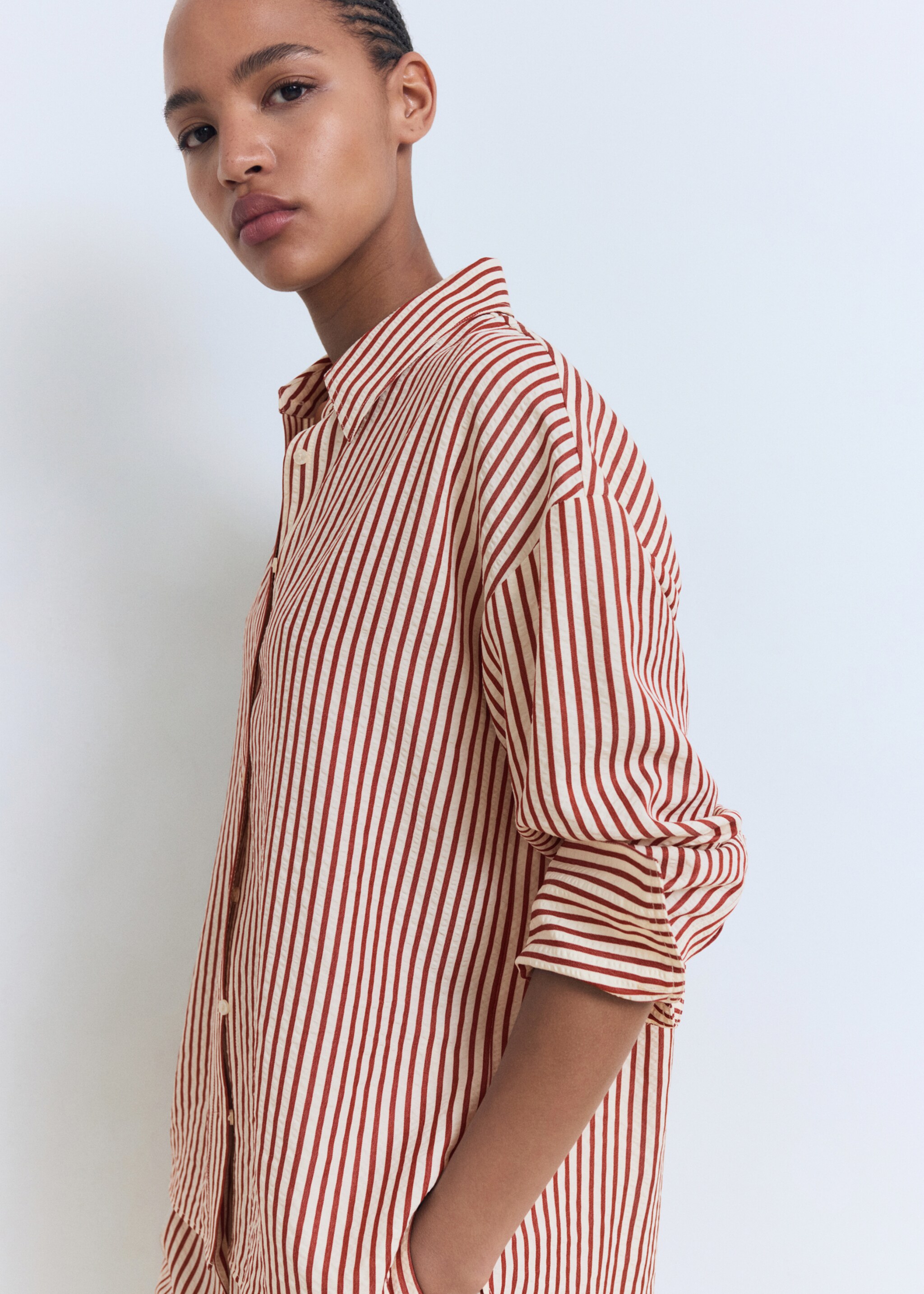 เสื้อเชิ้ตลายทางทรงตรง - เครื่องบินขนาดกลาง