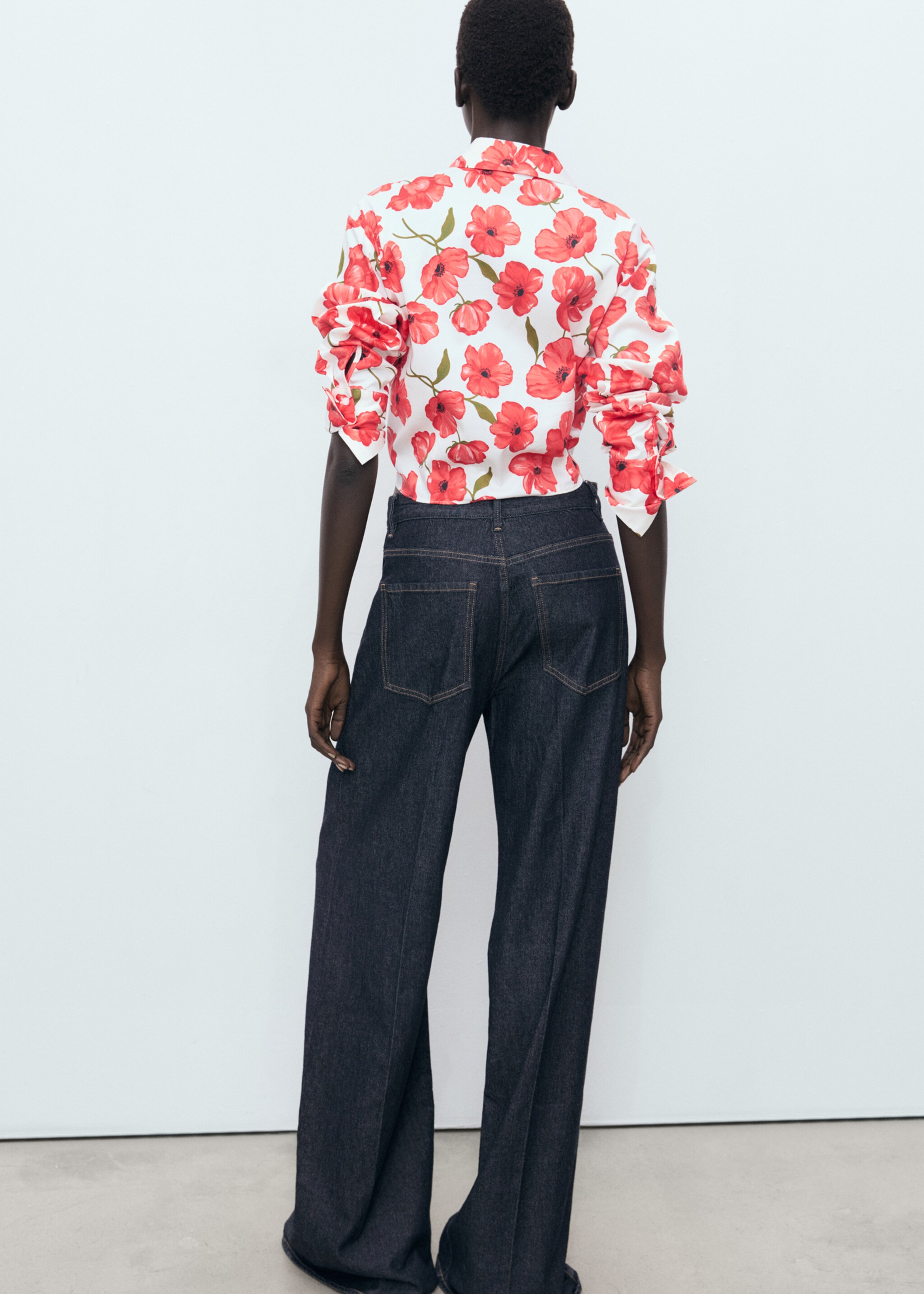 Chemise crop imprimé à fleurs et nœud - Verso de l’article