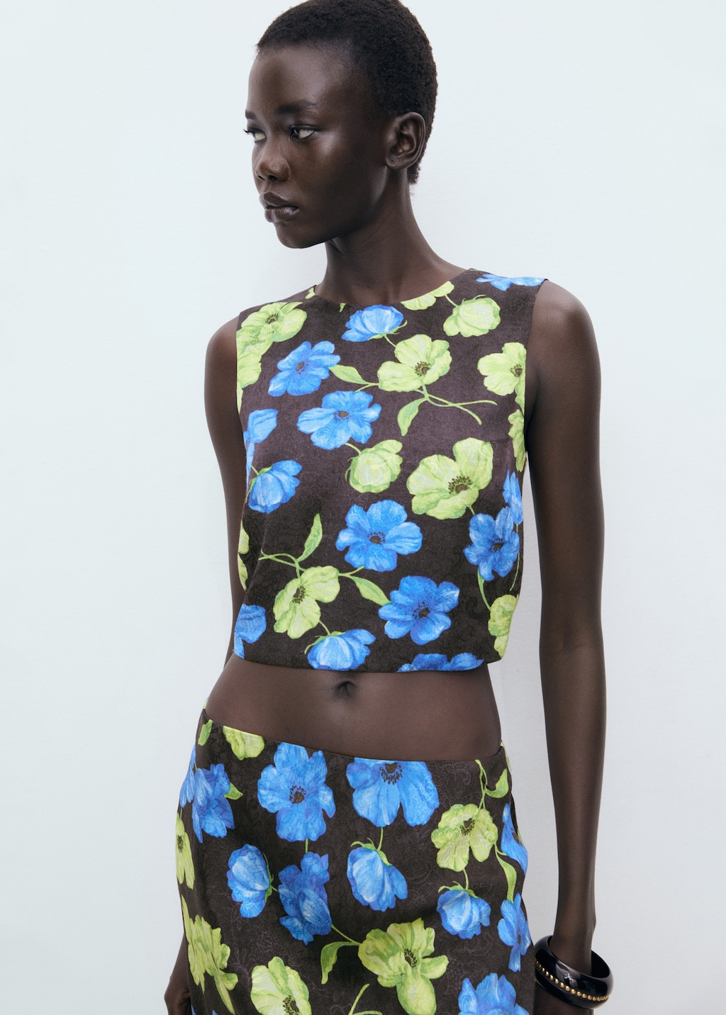 Floral-print open-back cropped blouse