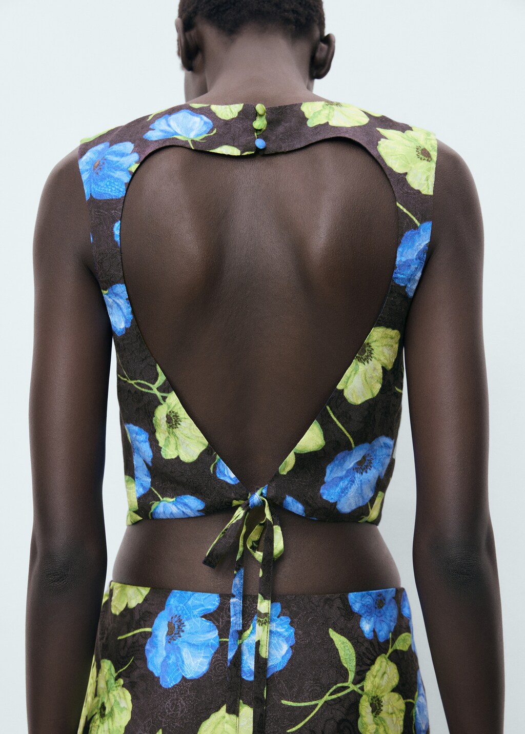 Floral-print open-back cropped blouse