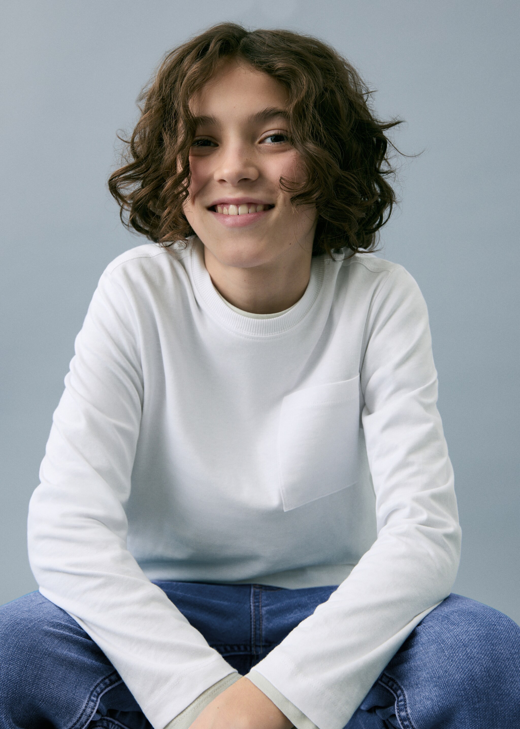 Long-sleeved t-shirt with pocket - Details of the article 1, White. Ref: 17072908-00.